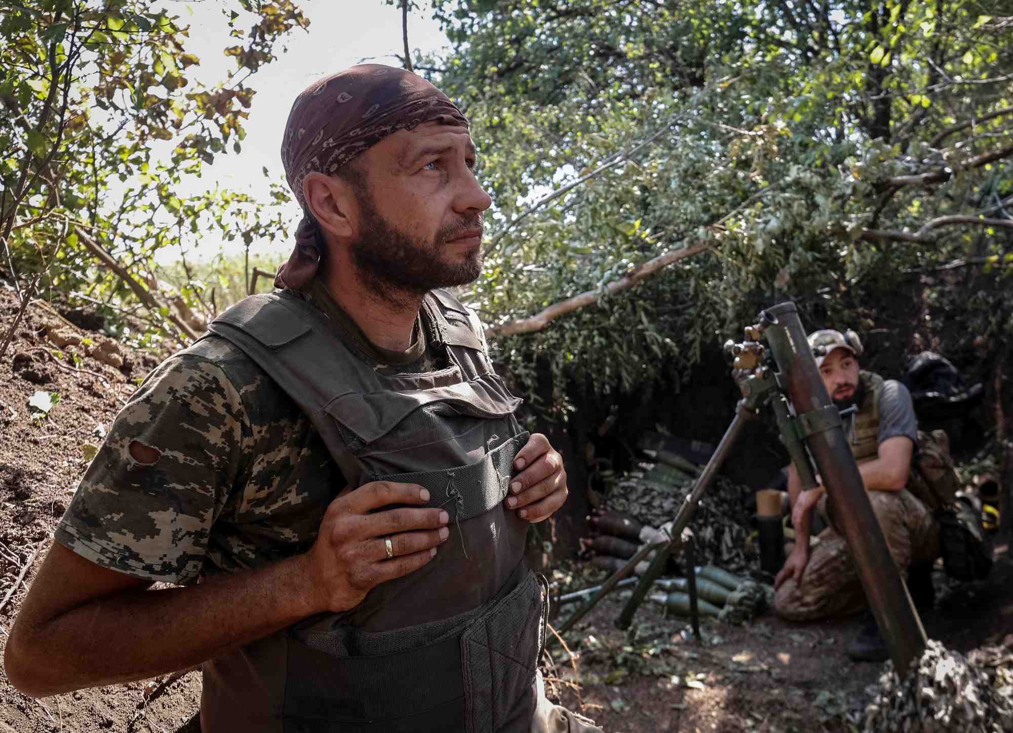 Des militaires ukrainiens sur la ligne de front