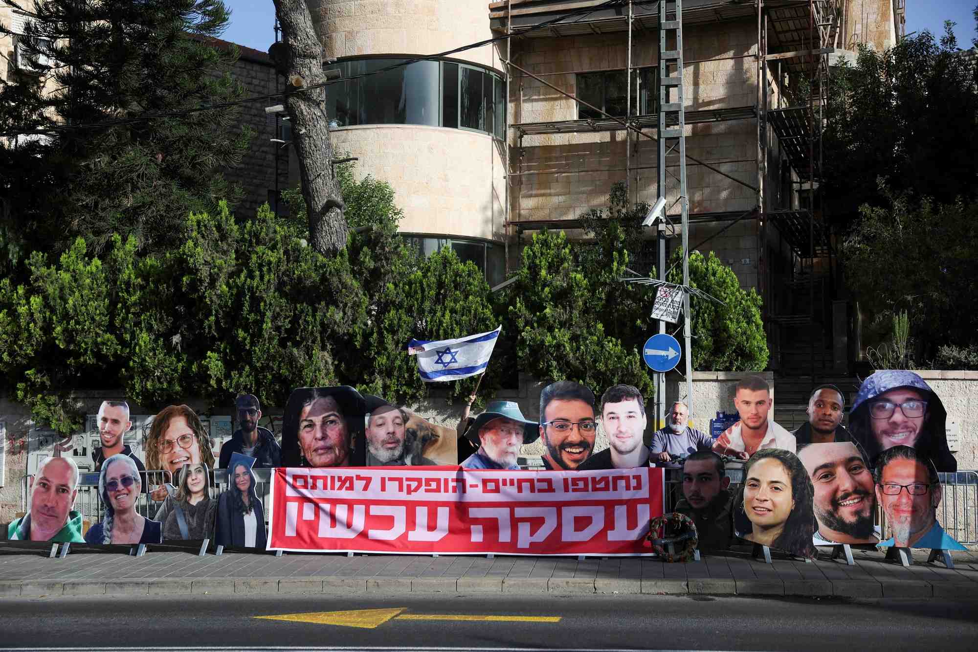 Des personnes participent a une manifestation a jerusalem