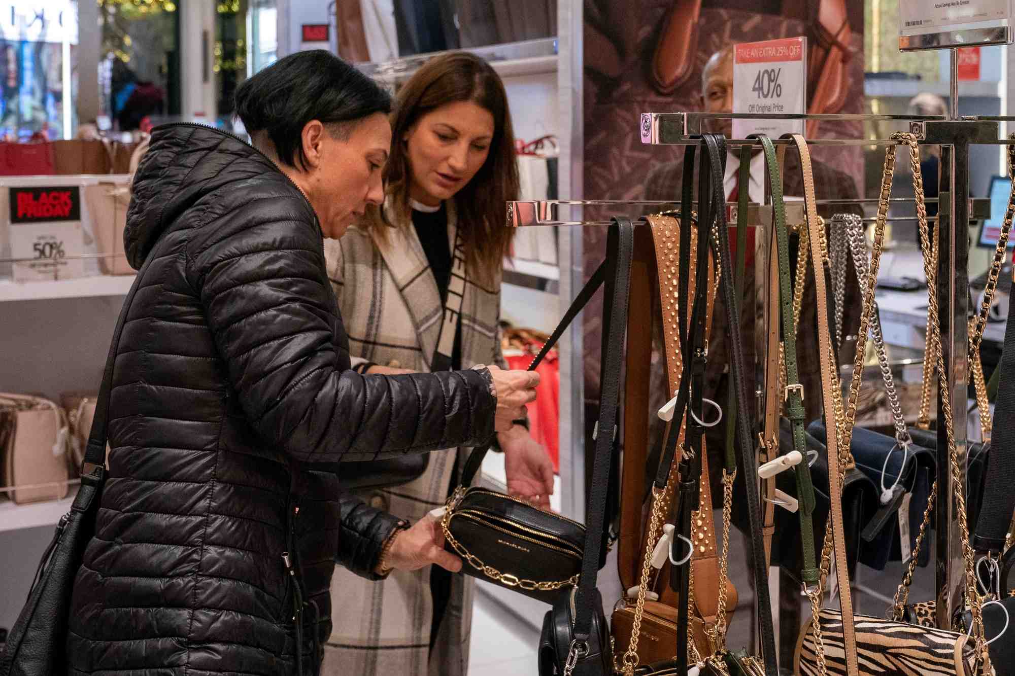 Les clients du magasin macy's a manhattan a new york city