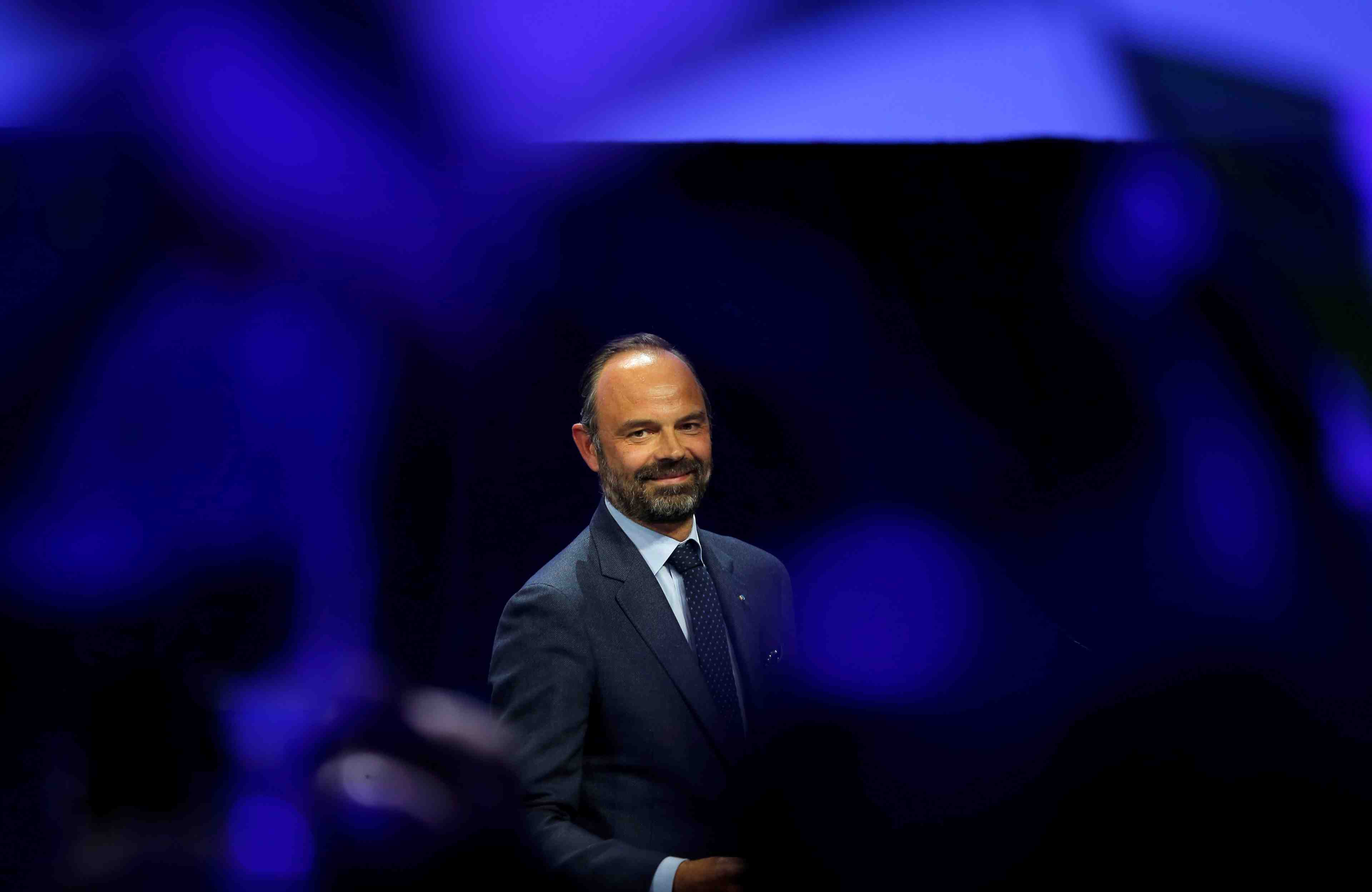 Philippe laisse planer le doute sur sa candidature a paris