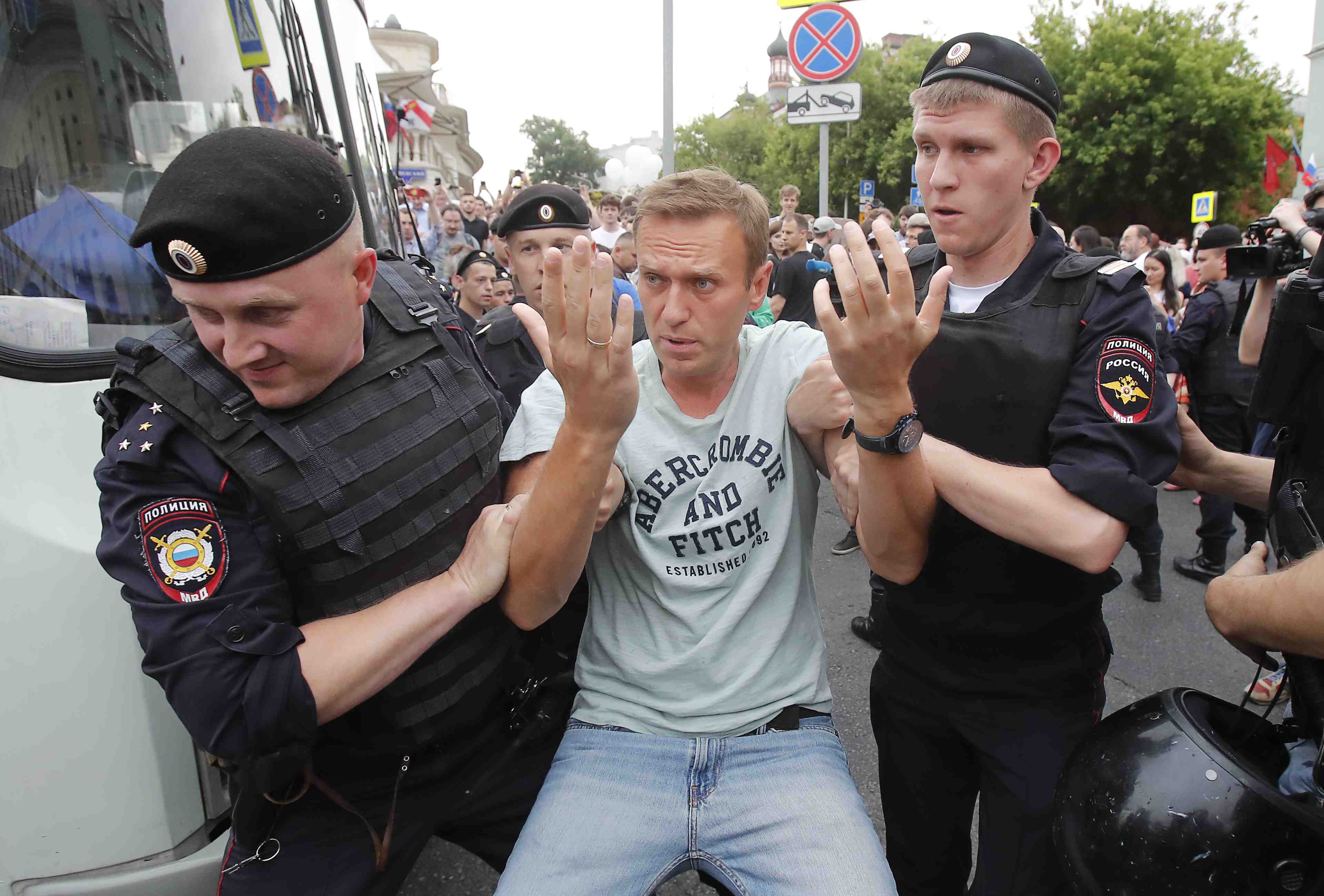 Navalny et une centaine de manifestants interpelles a moscou
