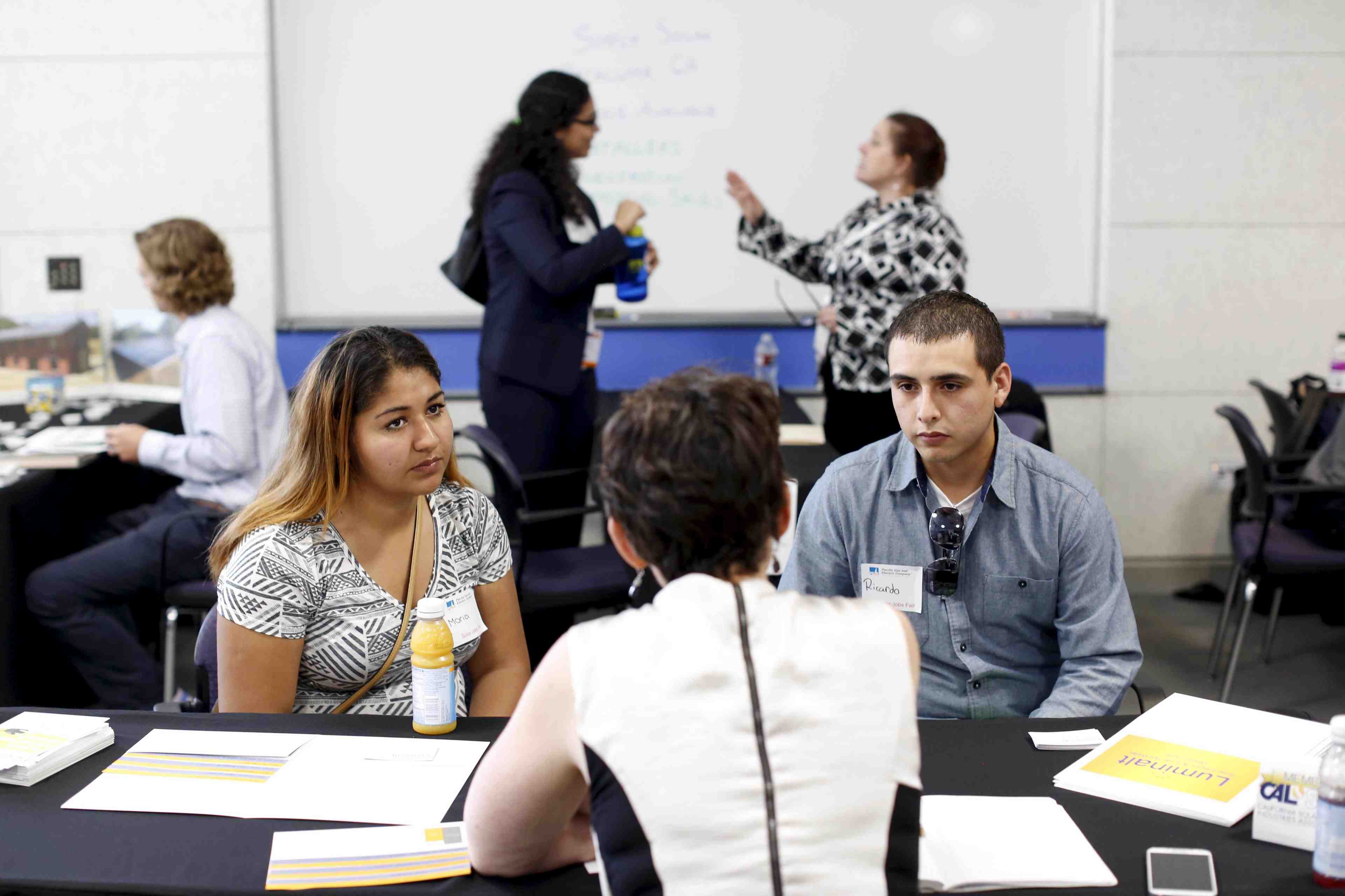 Le marche de l'emploi se renforce aux etats-unis