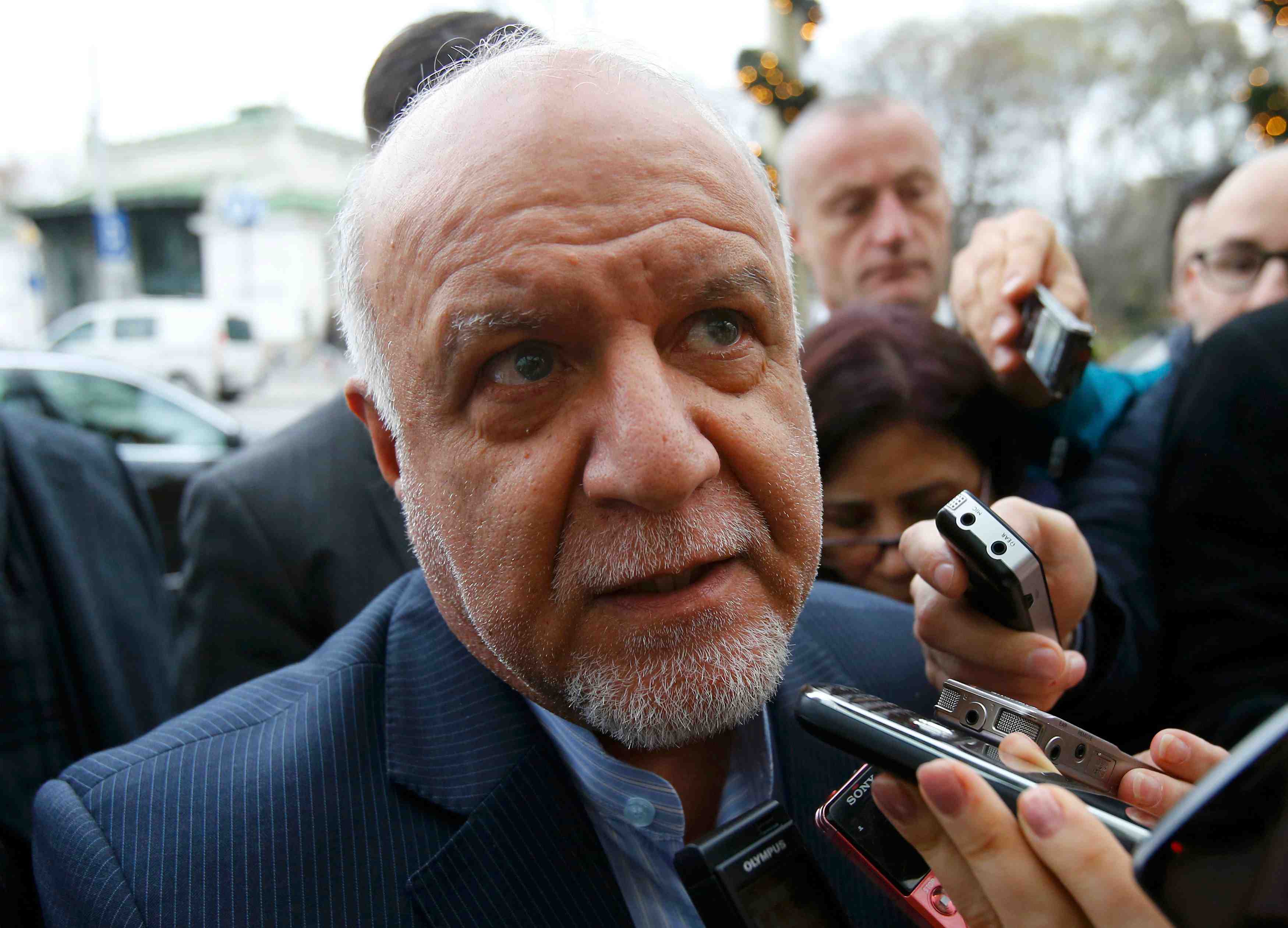 Iran, irak, russie contre une baisse de la production de petrole