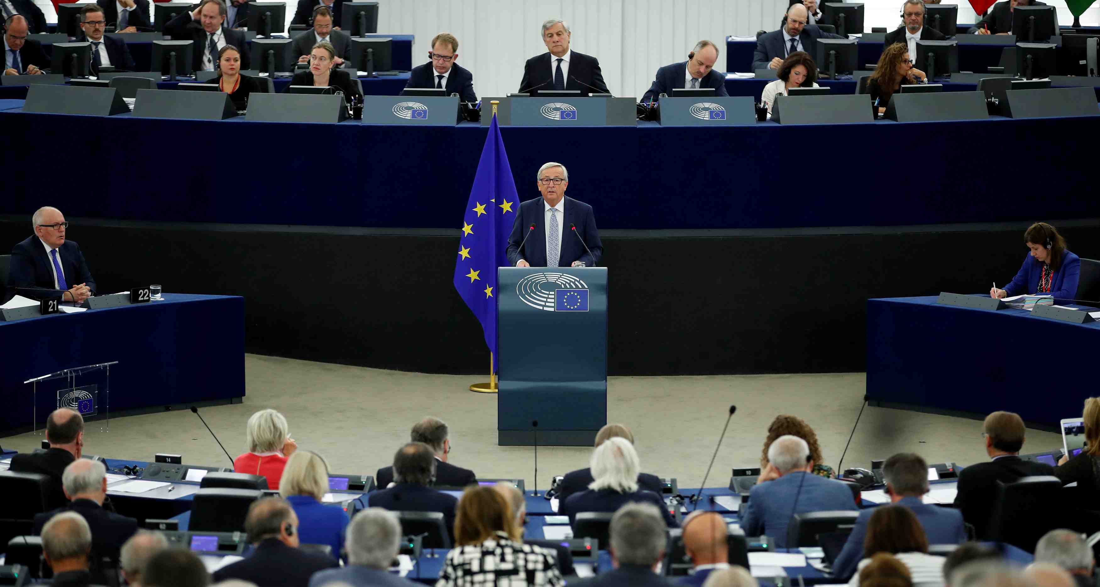 Juncker exhorte les vingt-sept a profiter de l'embellie pour relancer l'ue