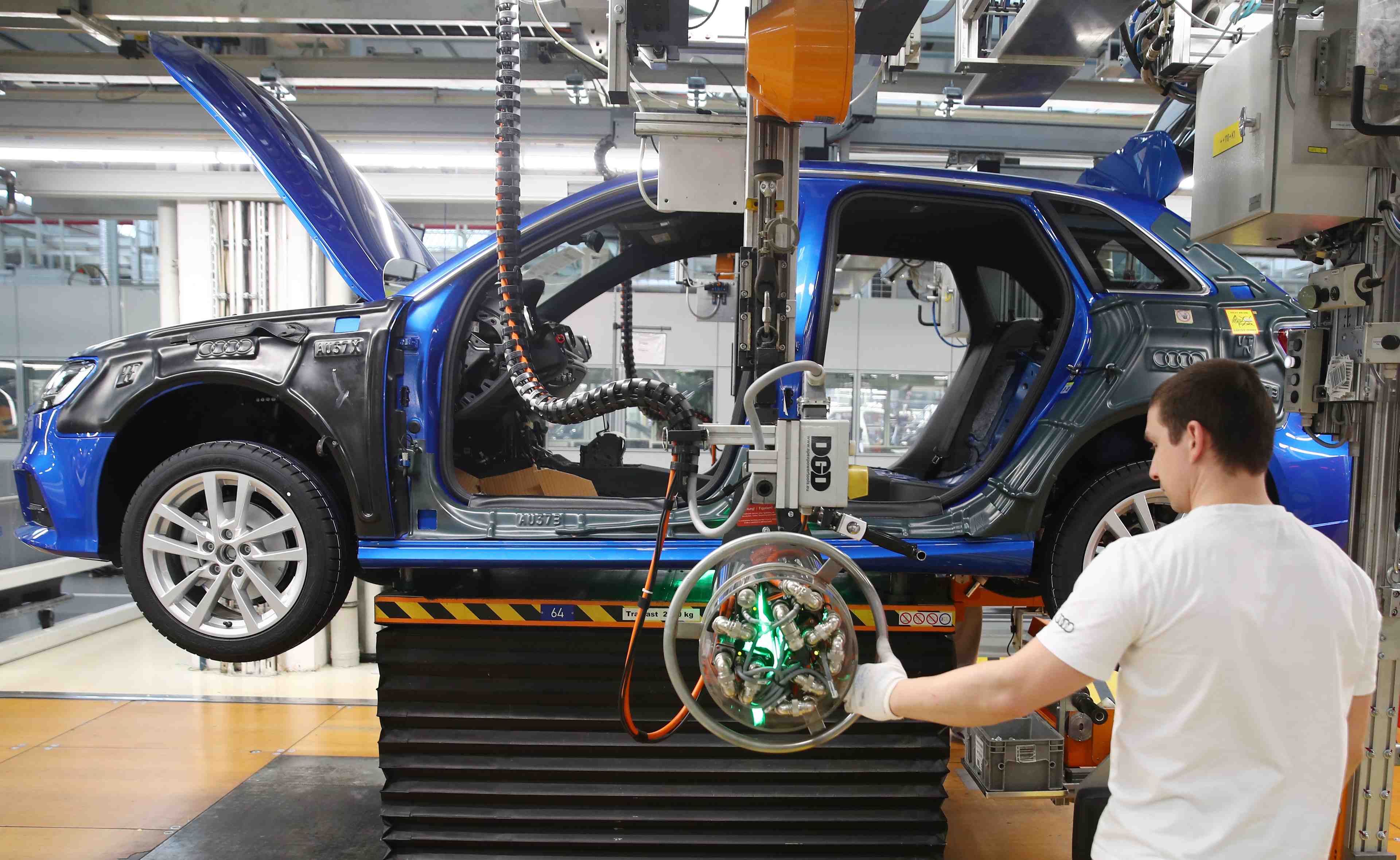 Le marche automobile europeen en baisse de 6% en mars, selon lmc