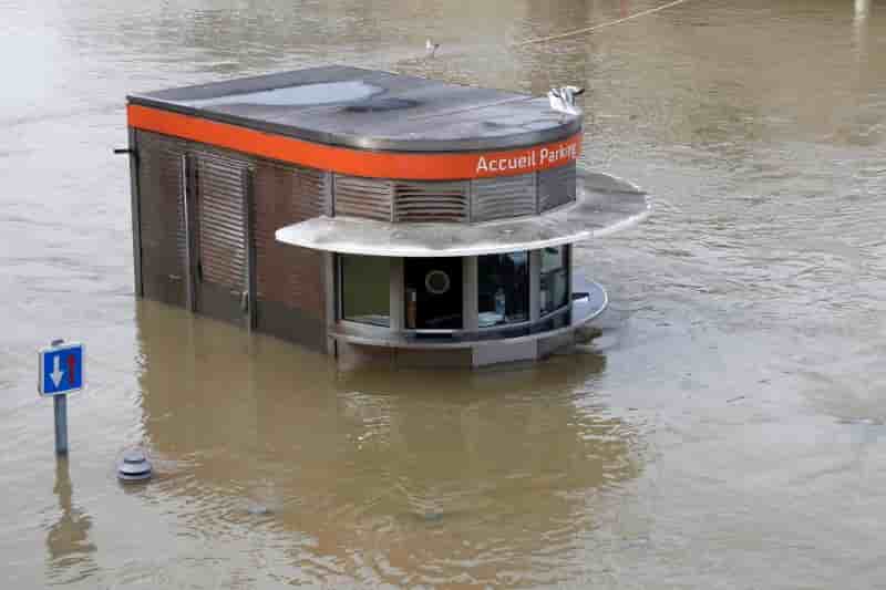Les assureurs evaluent a 430 millions d'euros le cout des inondations