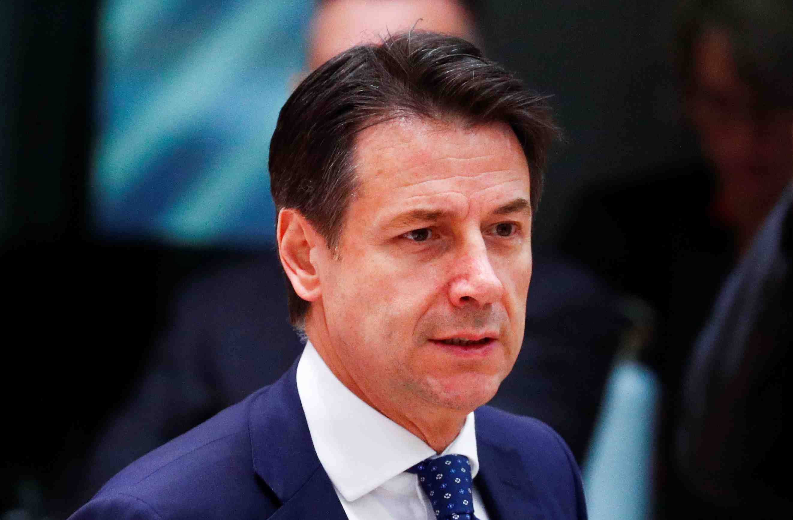 Conte en quete de soutien pour son nouveau projet de budget