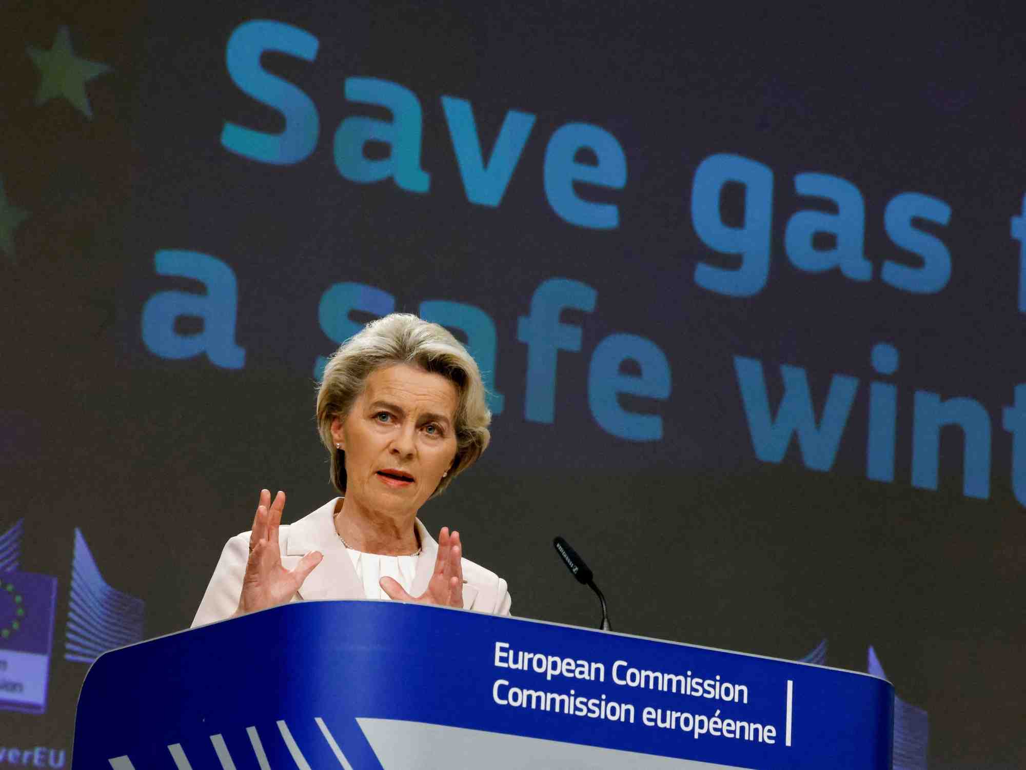 La commission europeenne tient une conference de presse a bruxelles