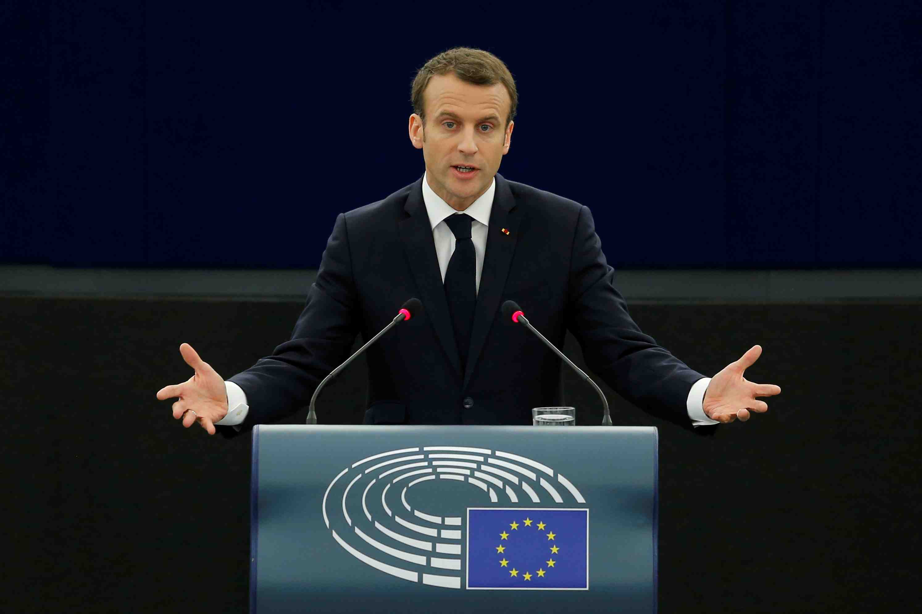Macron appelle a strasbourg a refuser "l'europe de l'habitude"