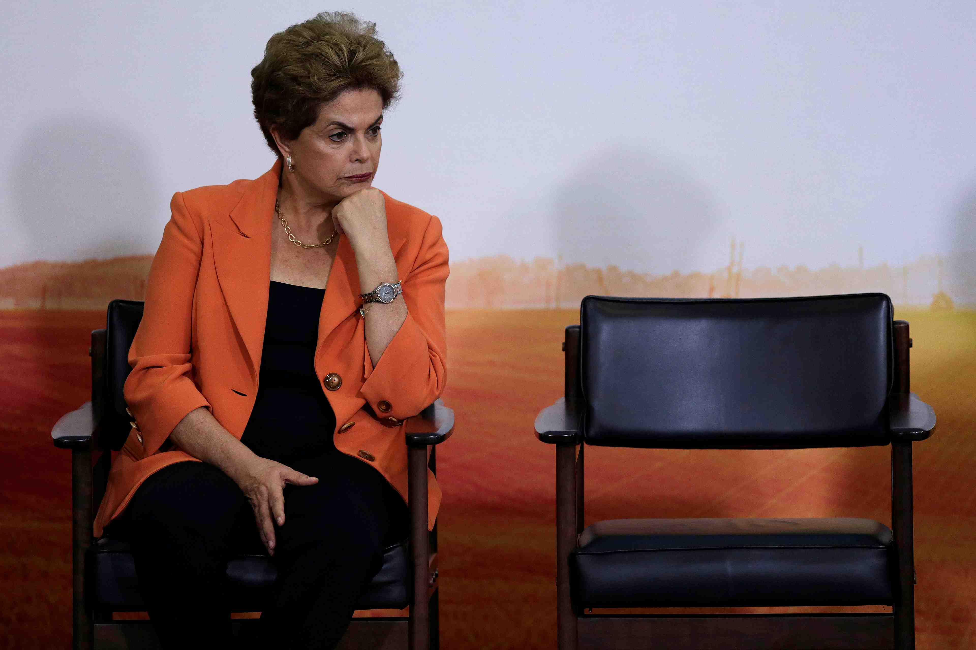 Repit pour dilma rousseff sur la voie de sa destitution