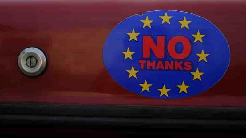 Le camp du brexit dope par trois sondages