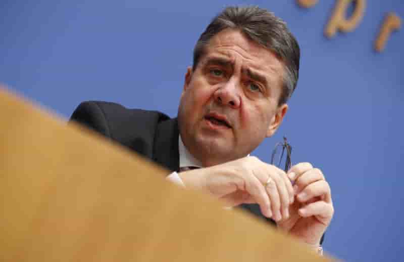 Gabriel lie les sanctions contre moscou a la paix en ukraine