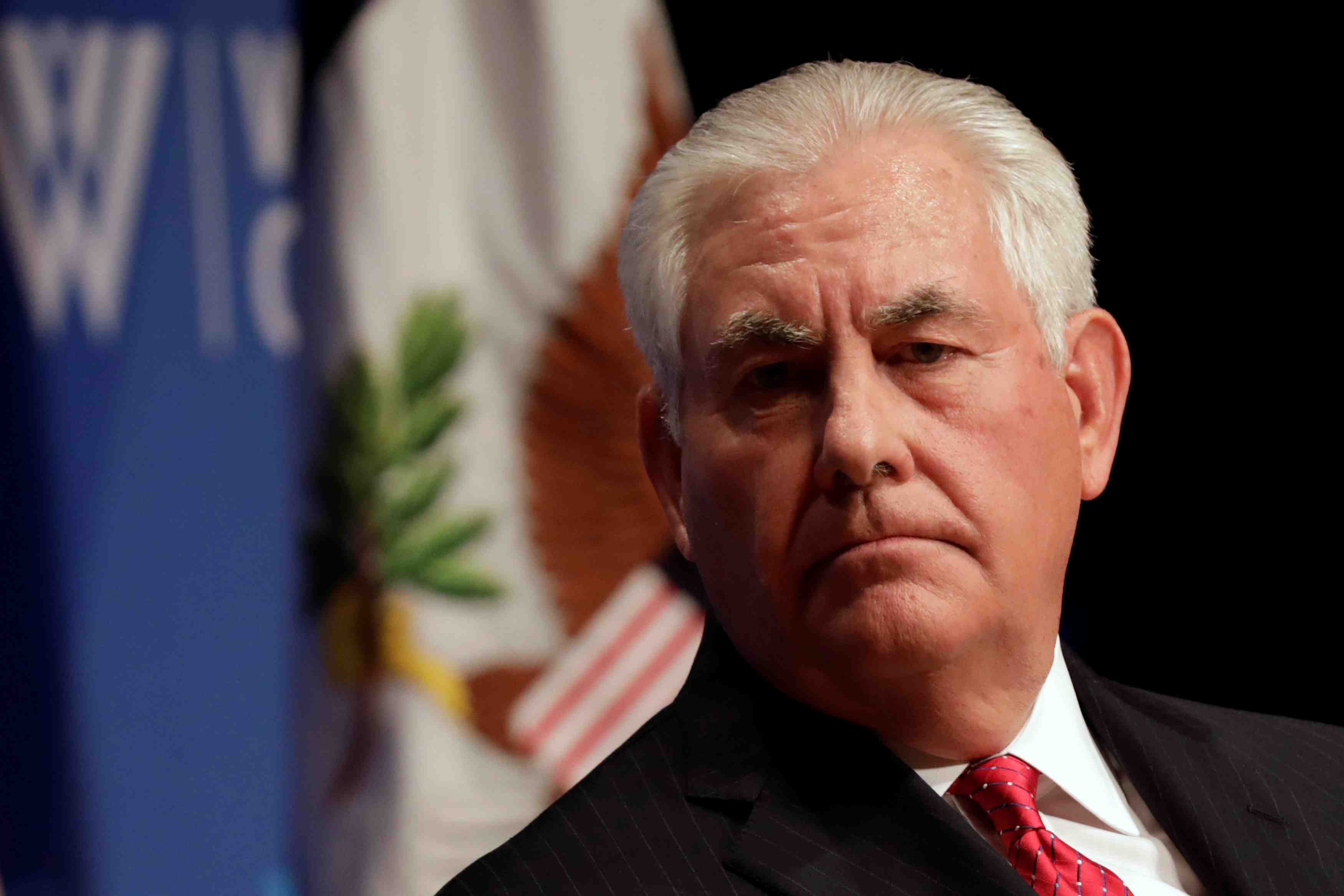Tillerson reaffirme qu'il ne va pas quitter le departement d'etat