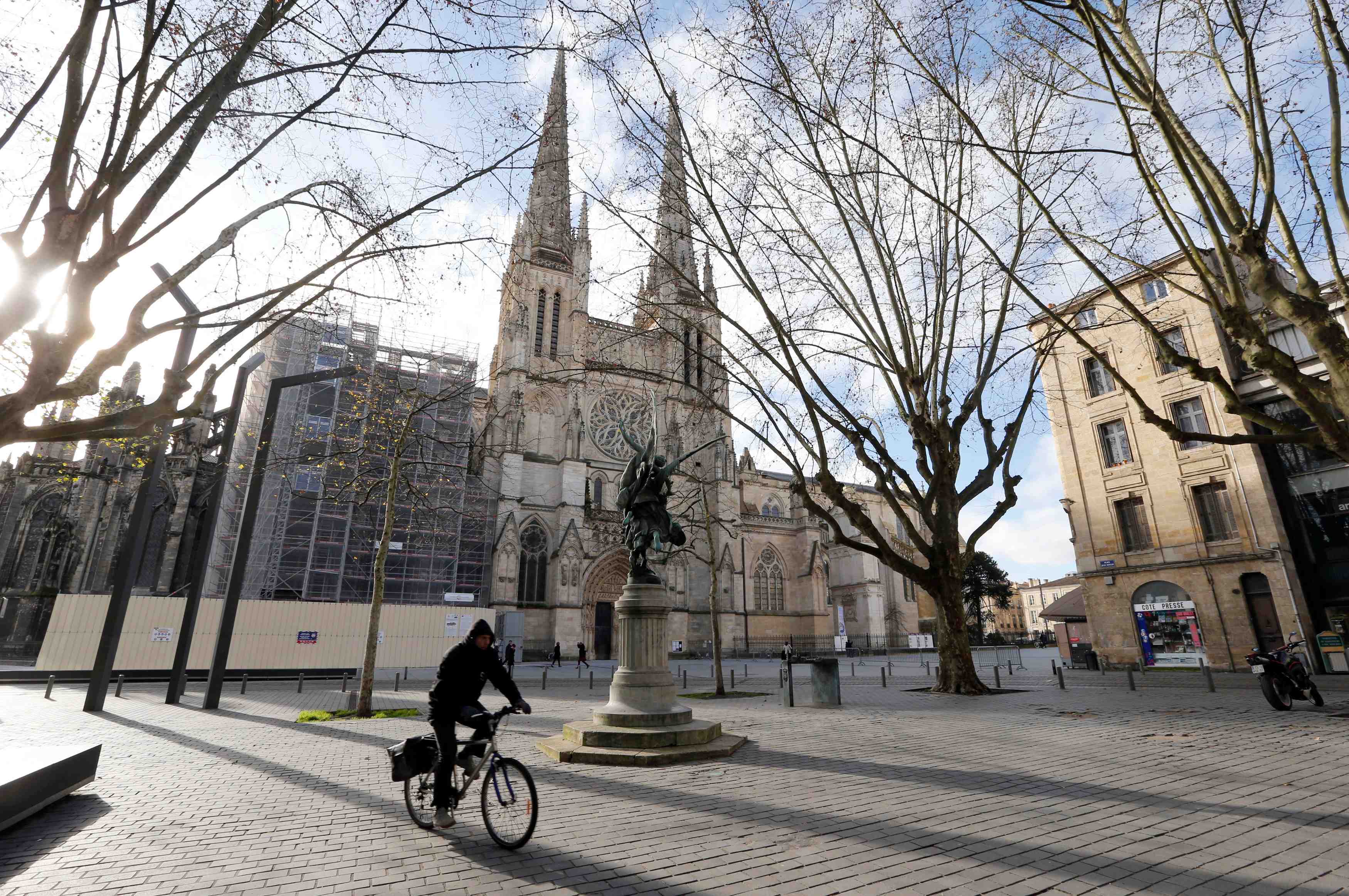 Gilets jaunes: le maire de bordeaux craint un samedi "apocalyptique"