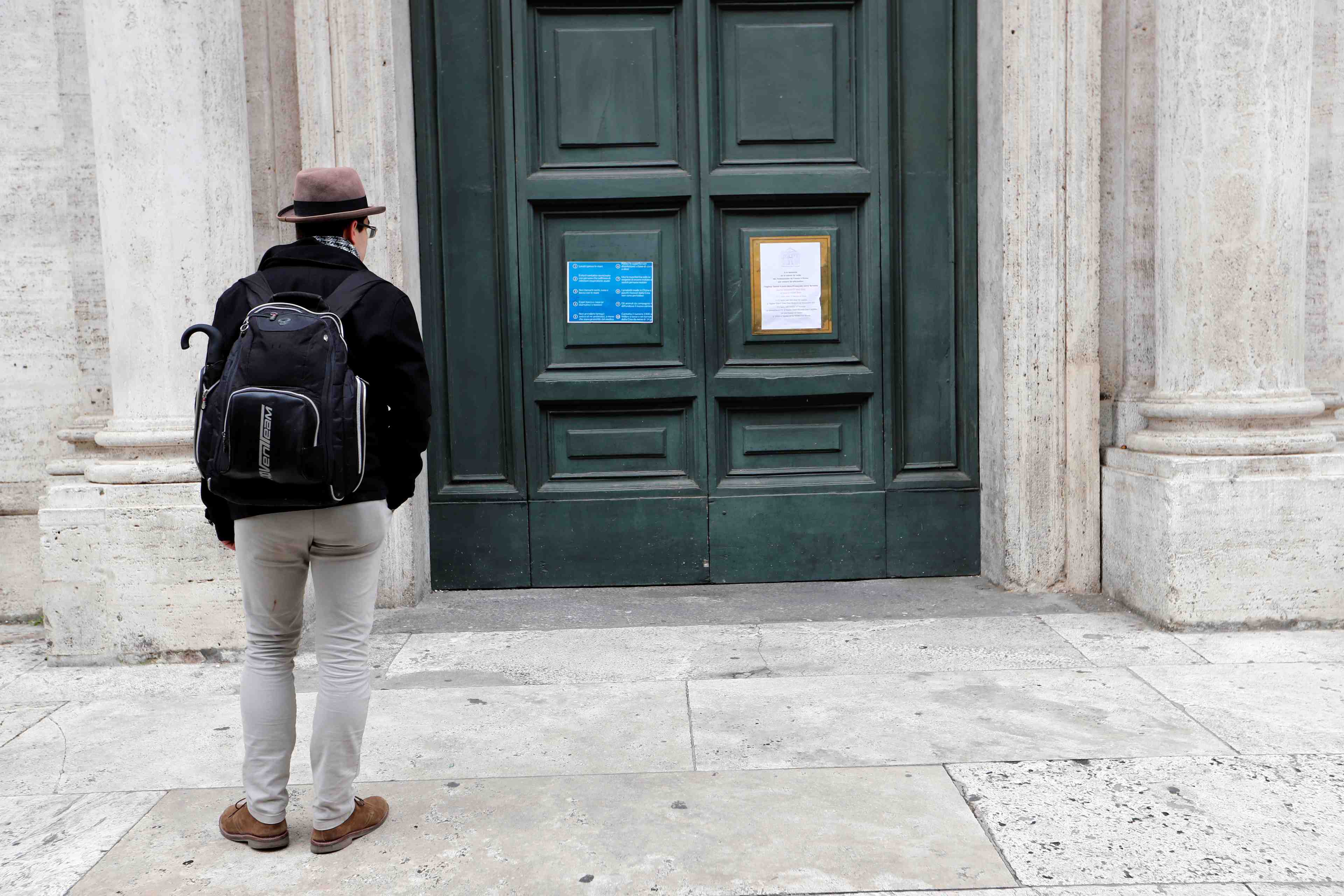 Le conseil d'etat ordonne de lever l'interdiction absolue de reunion dans les lieux de culte