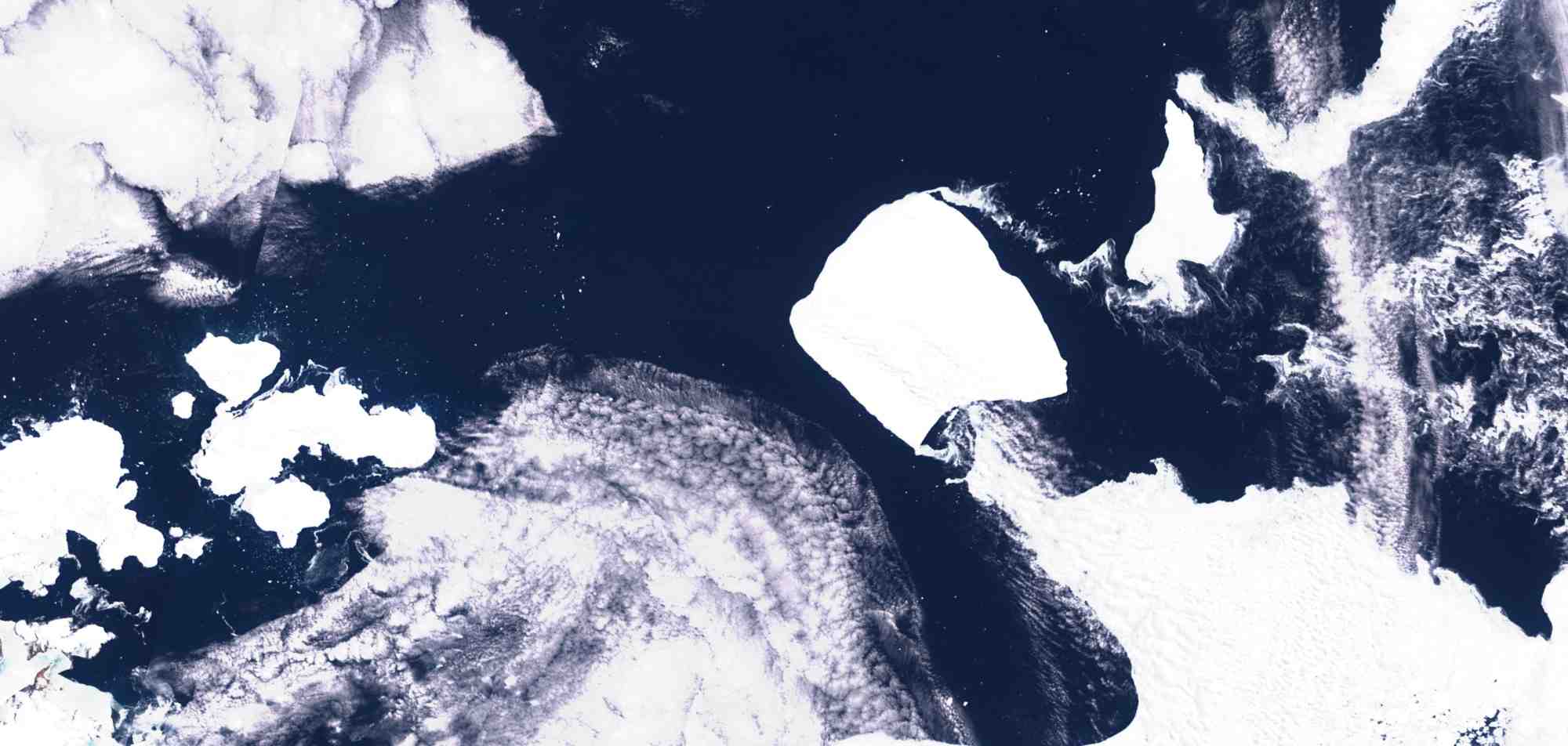 Une image satellite du plus grand iceberg du monde, nomme a23a