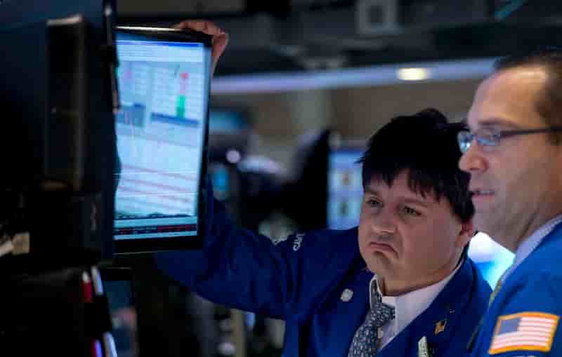 Wall Street s'interroge sur l'impact de la baisse des cours du brut