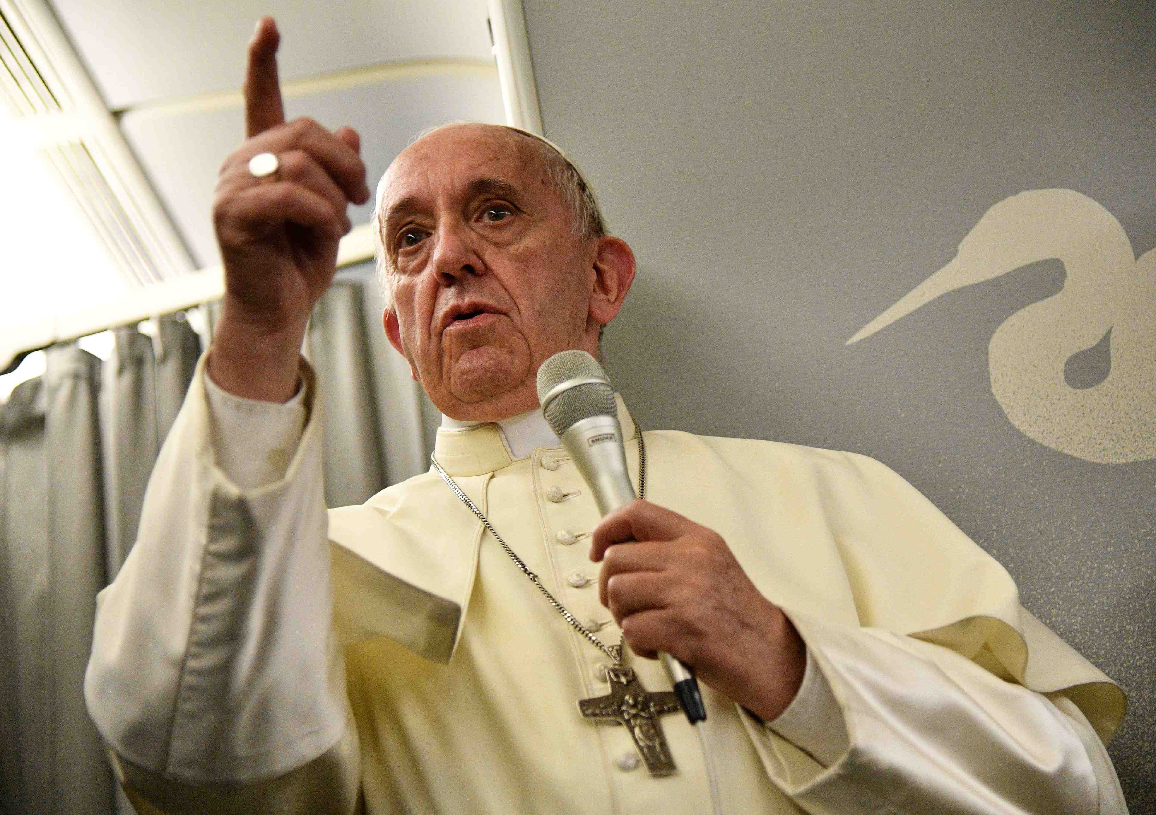 Le pape fustige l'"irrationalite" par rapport a l'arme nucleaire