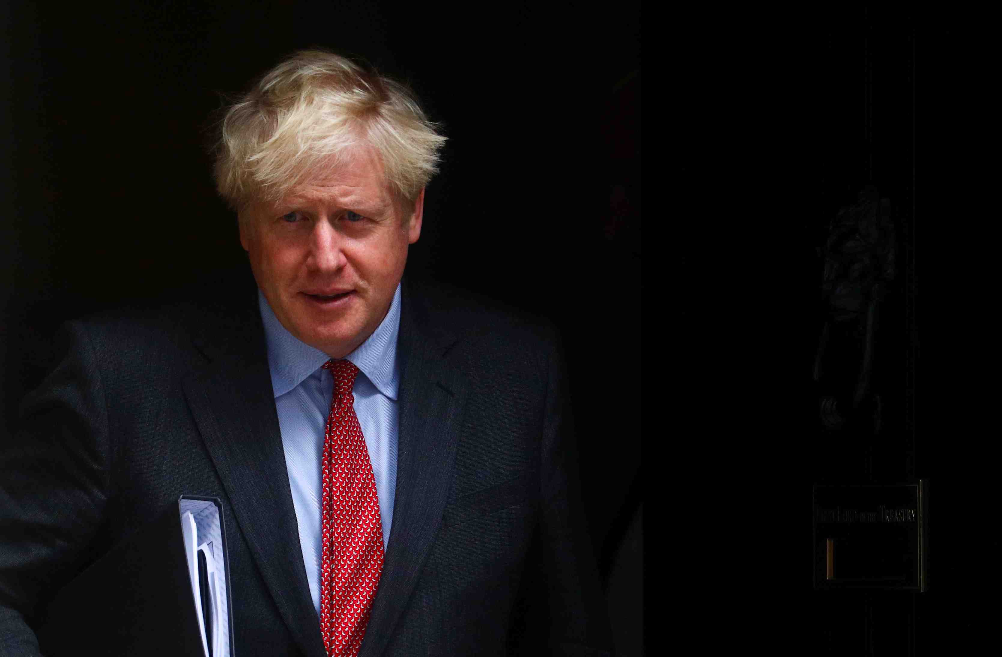 Coronavirus: boris johnson annonce six mois de restrictions