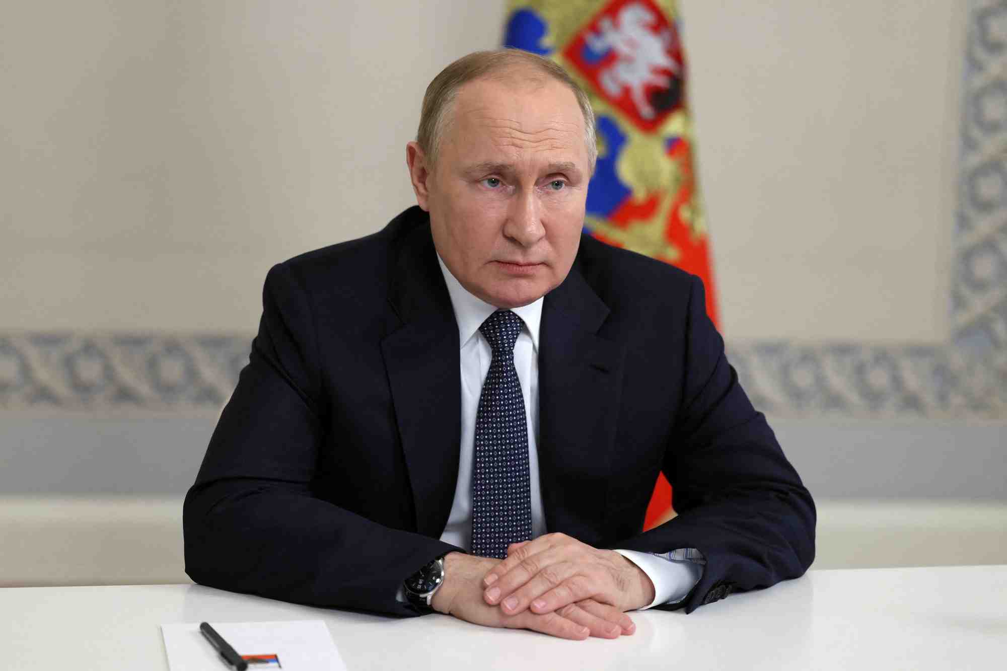 Russie: poutine signe un decret sur le service de la dette en devises