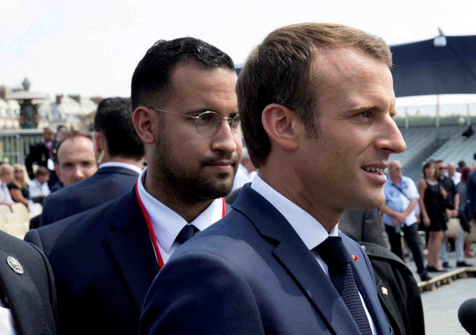 Benalla: l'opposition denonce le "bras d'honneur" de macron