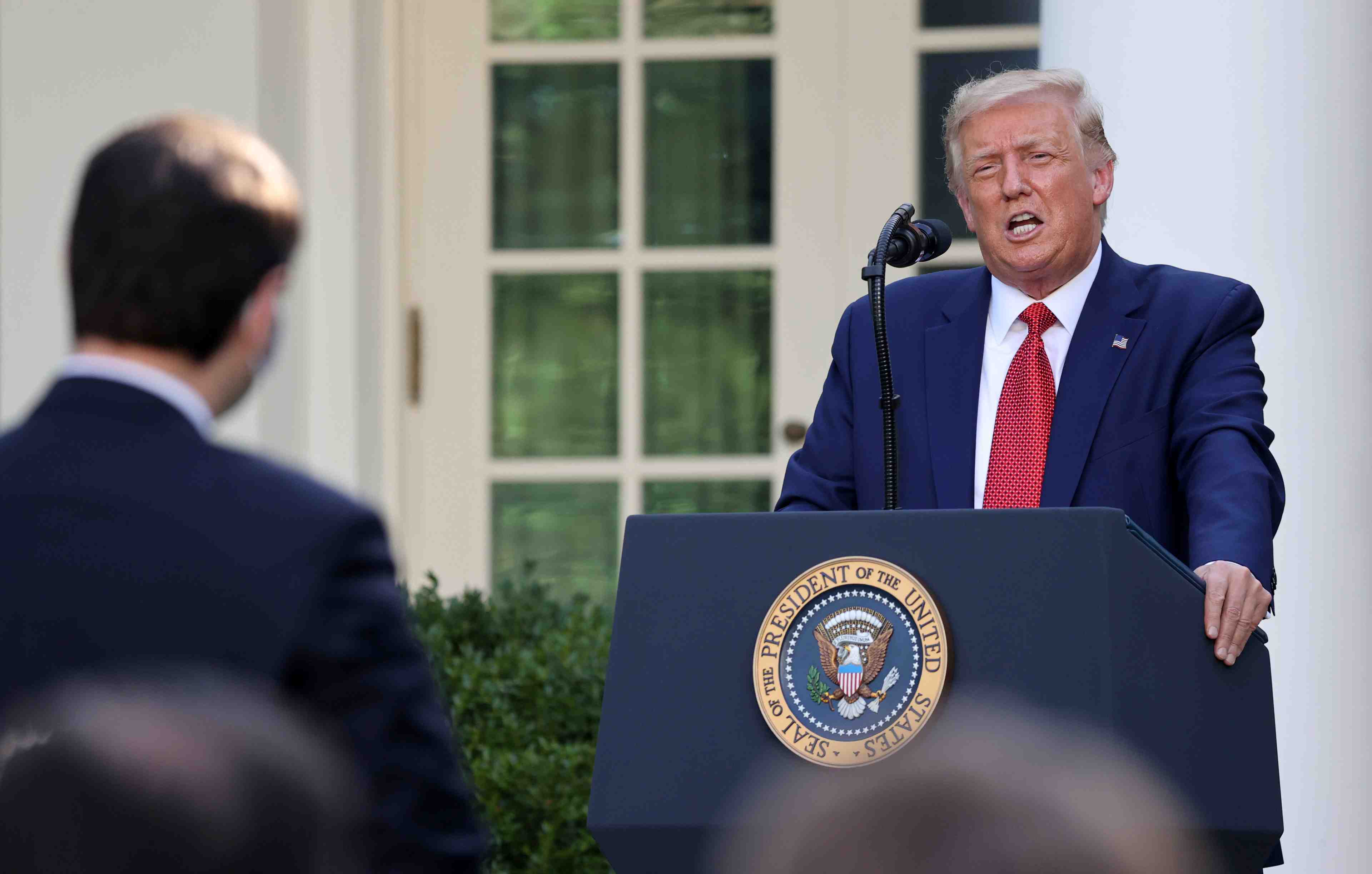 Trump met fin au statut special de hong kong, pekin promet des represailles
