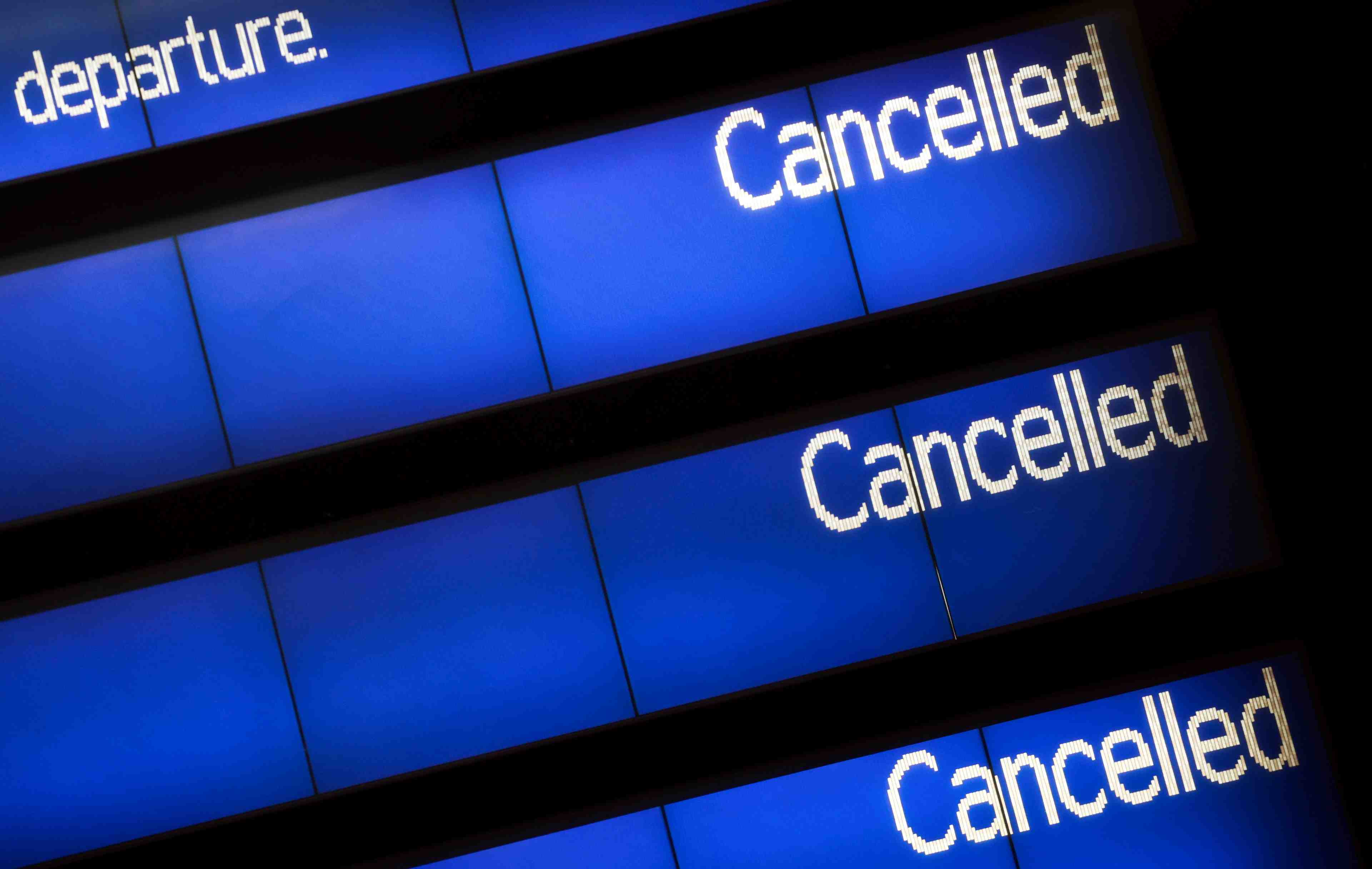 La suspension des vols vers le royaume-uni plonge un peu plus encore le transport aerien dans la tourmente