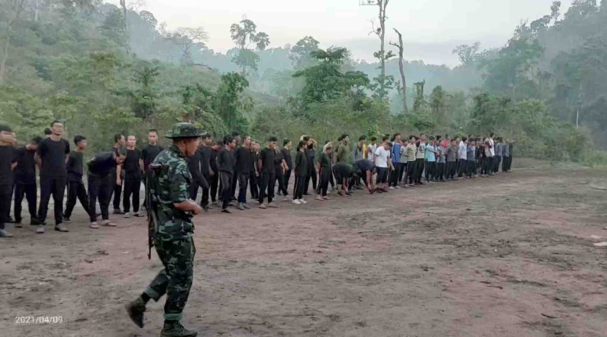 Birmanie: des affrontements pres de la frontiere avec la thailande