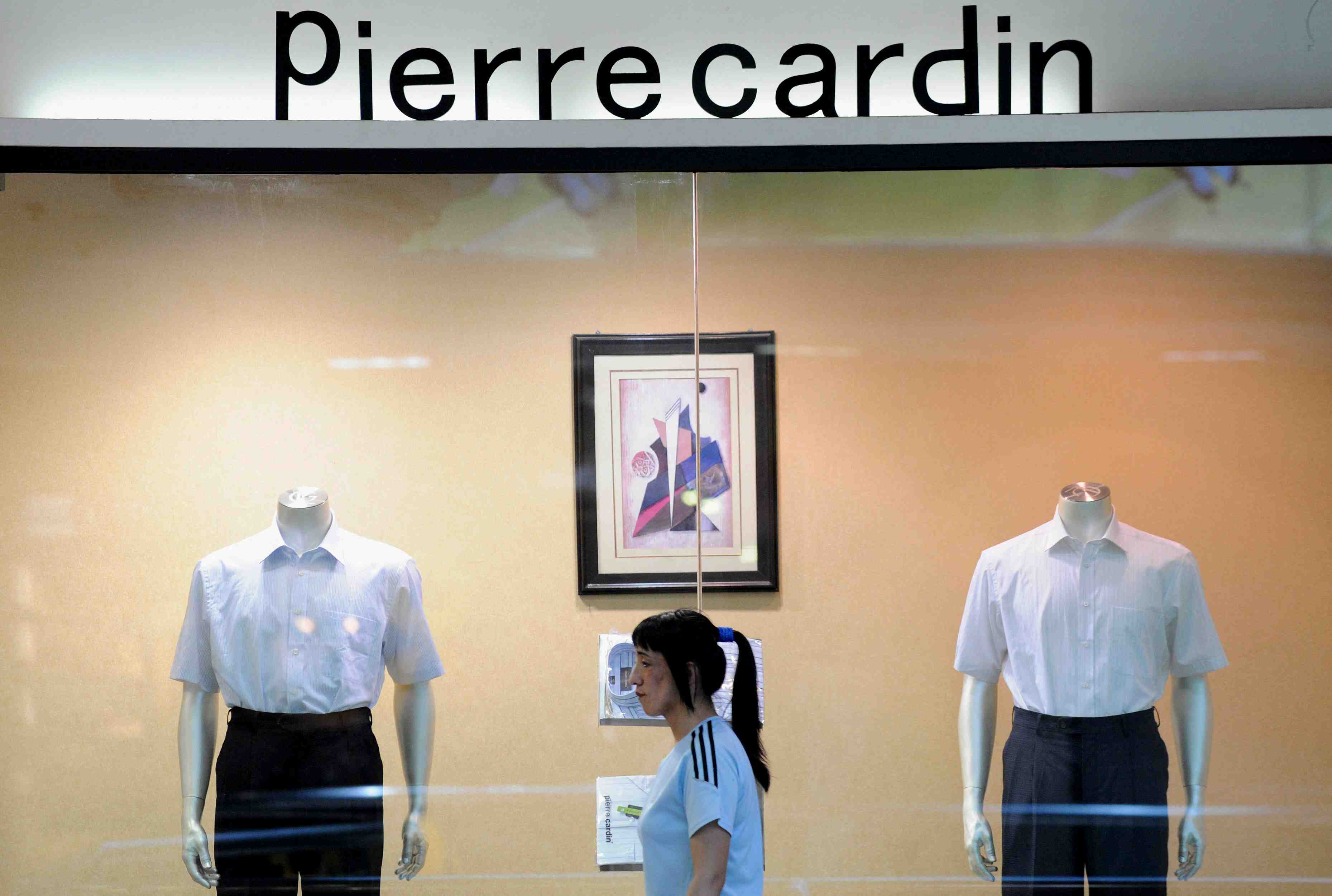 La commission europeenne enquete sur les pratiques commerciales de pierre cardin