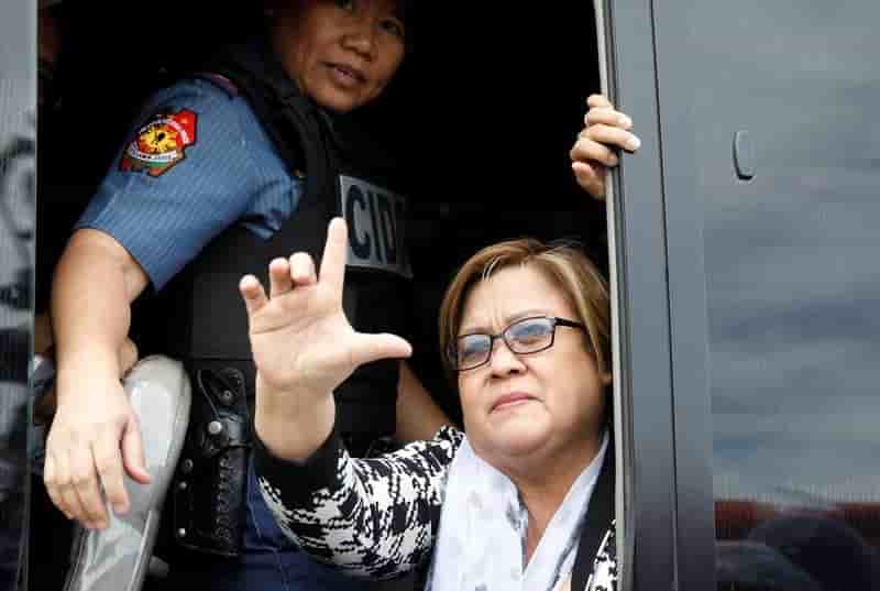 La police aux philippines arrete une senatirce critique de duterte