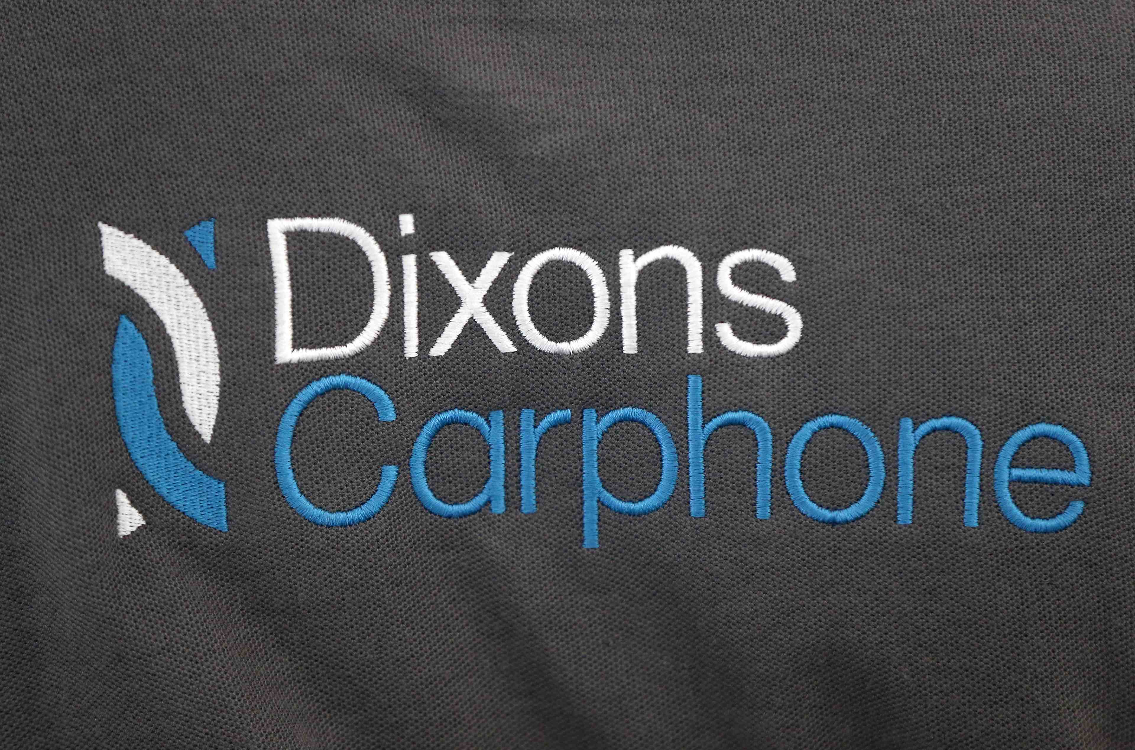 Dixons carphone avertit sur son benefice et plonge en bourse