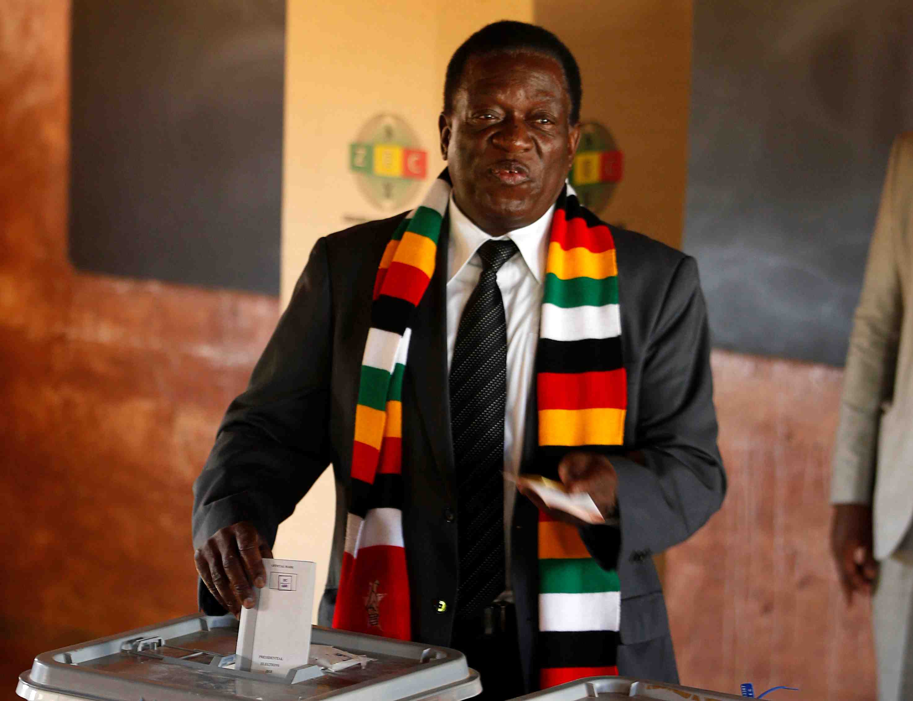Zimbabwe: mnangagwa elu president, l'opposition conteste
