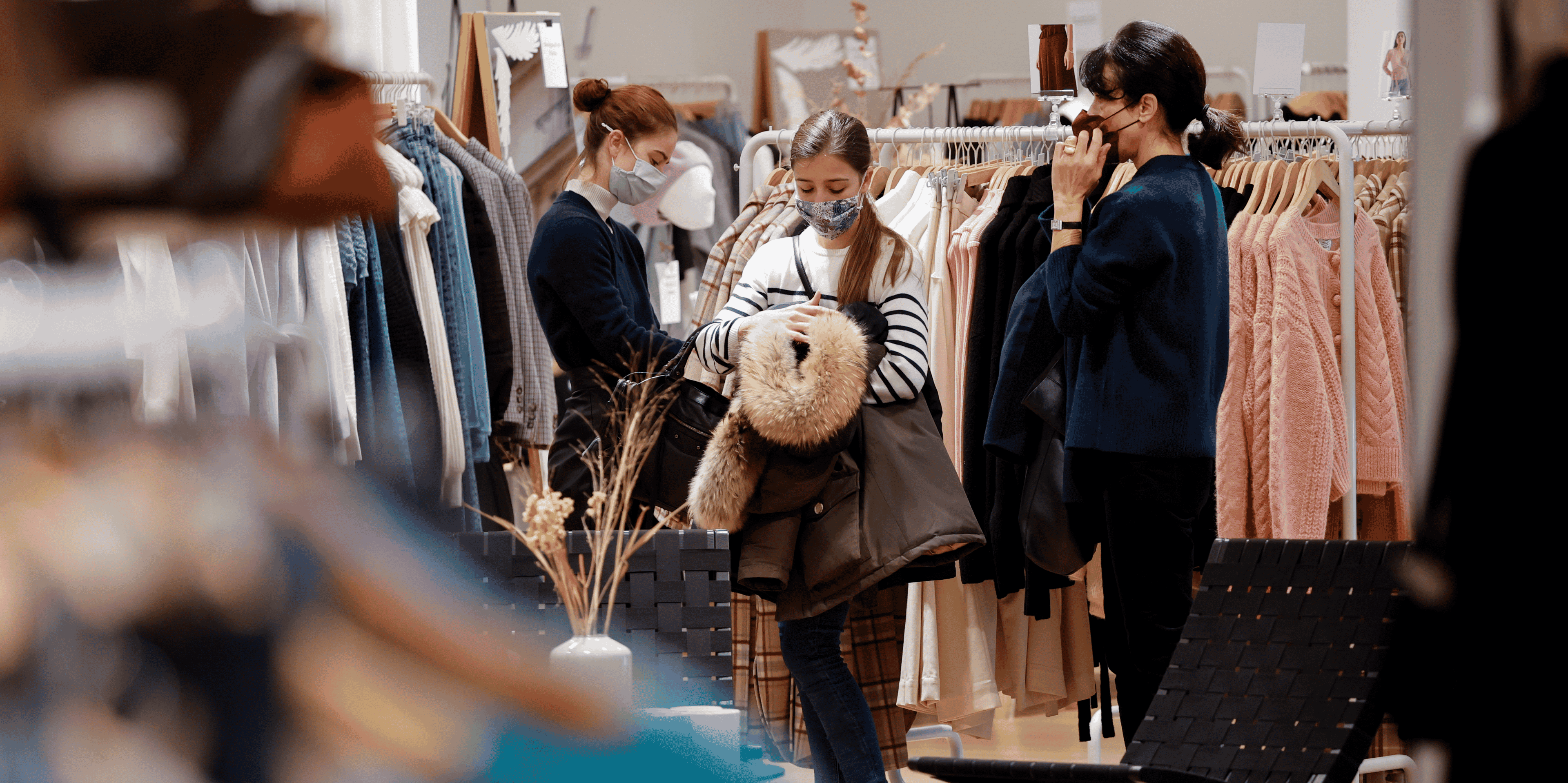 France: les commerces rouvrent pour tenter de limiter la casse en 2020