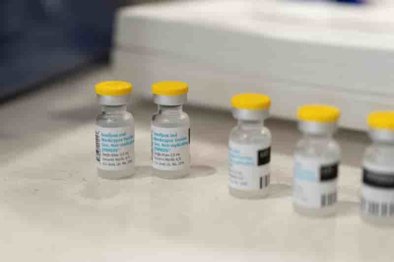 Des fioles du vaccin antivariolique de bavarian nordic