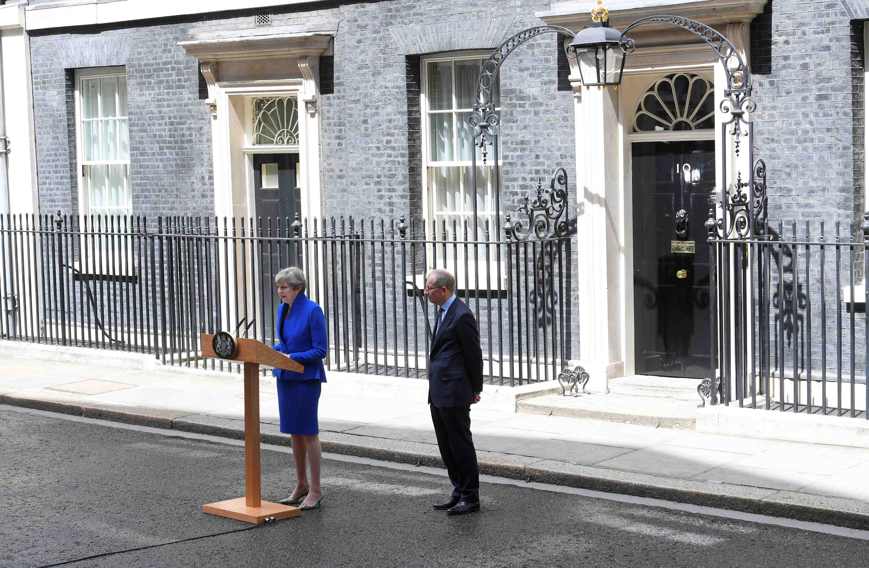 Theresa may va former un nouveau gouvernement