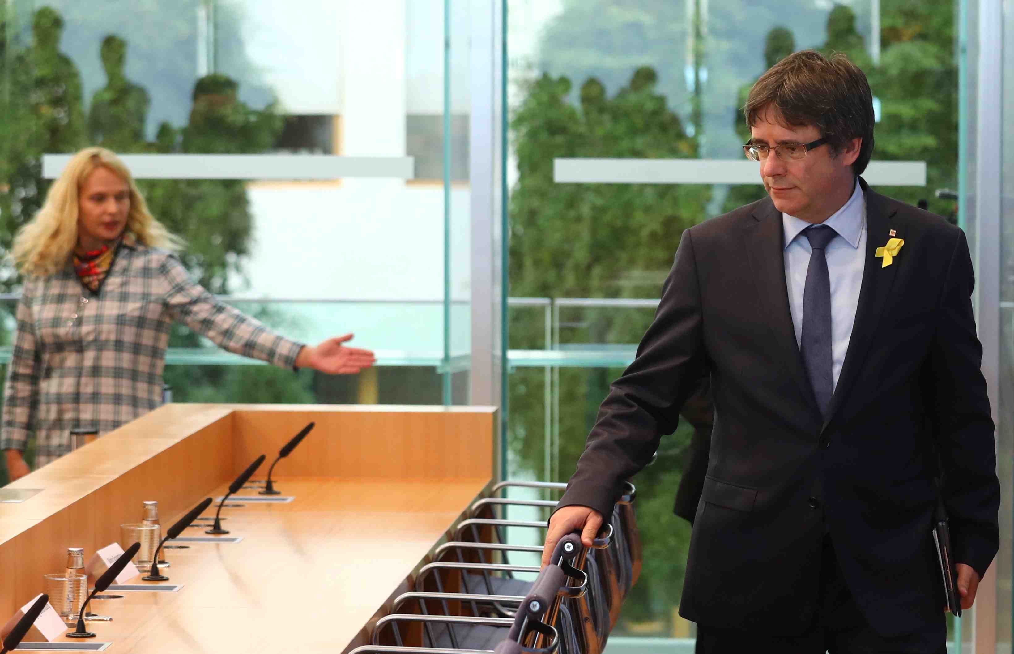 L'ancien president catalan puigdemont va retourner en belgique