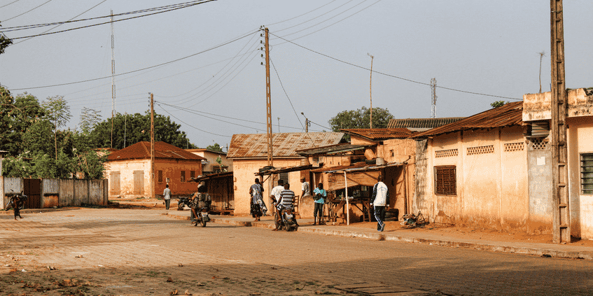 ALTDE_Au Togo, l’énergie solaire hors réseau va-t-elle faciliter l’accès au courant enfants voierie