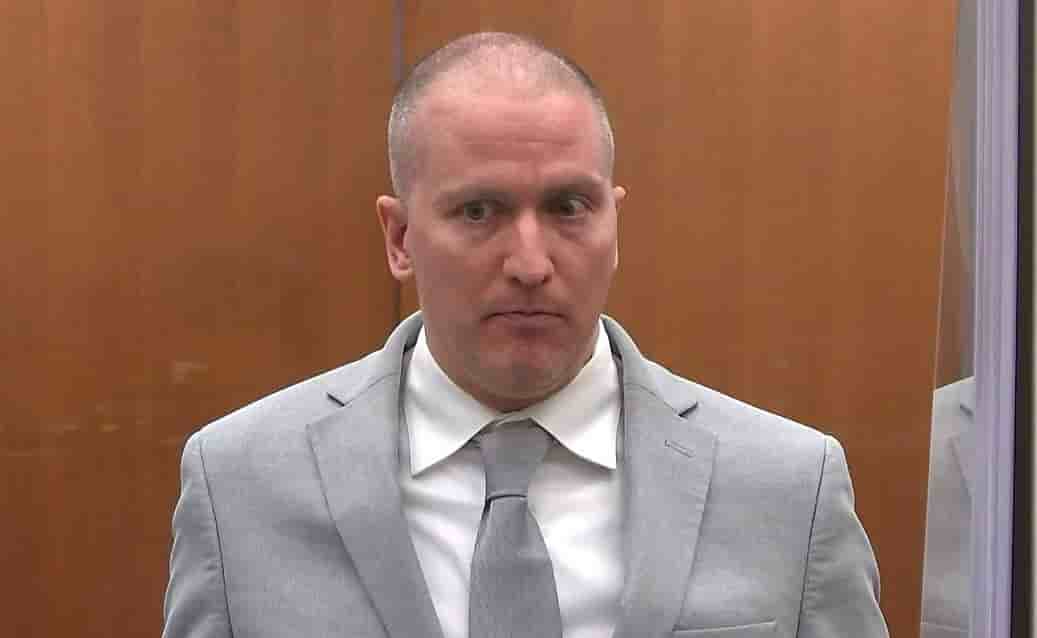 Derek chauvin condamne a 22 ans et demi de prison pour le meurtre de george floyd