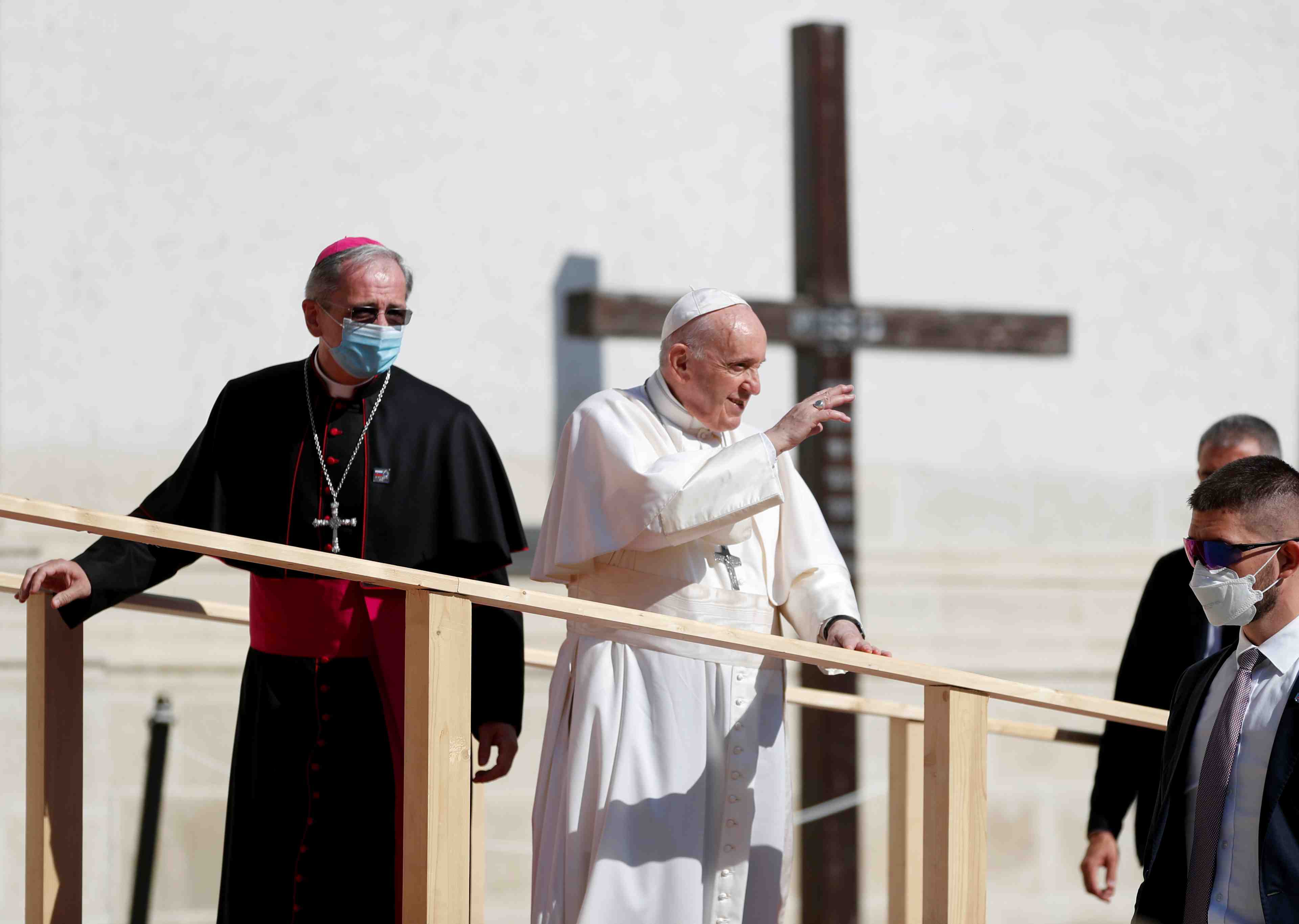 Le pape, en slovaquie, met en garde les pays europeens contre l'egocentrisme