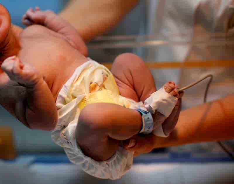 Pas d'obstacle à l'adoption après une PMA à l'étranger