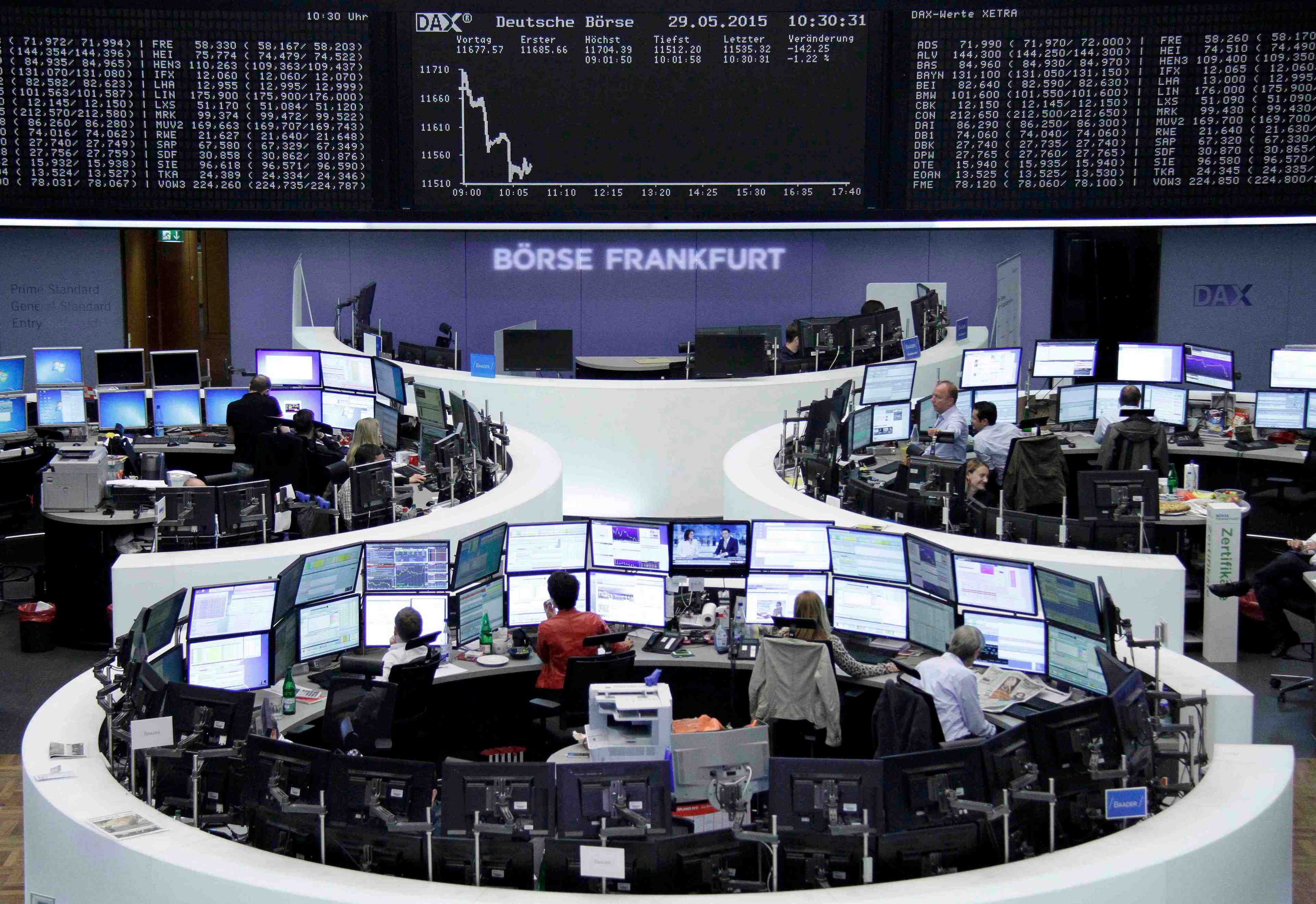 Les bourses de la zone euro plombees par la grece et le credit