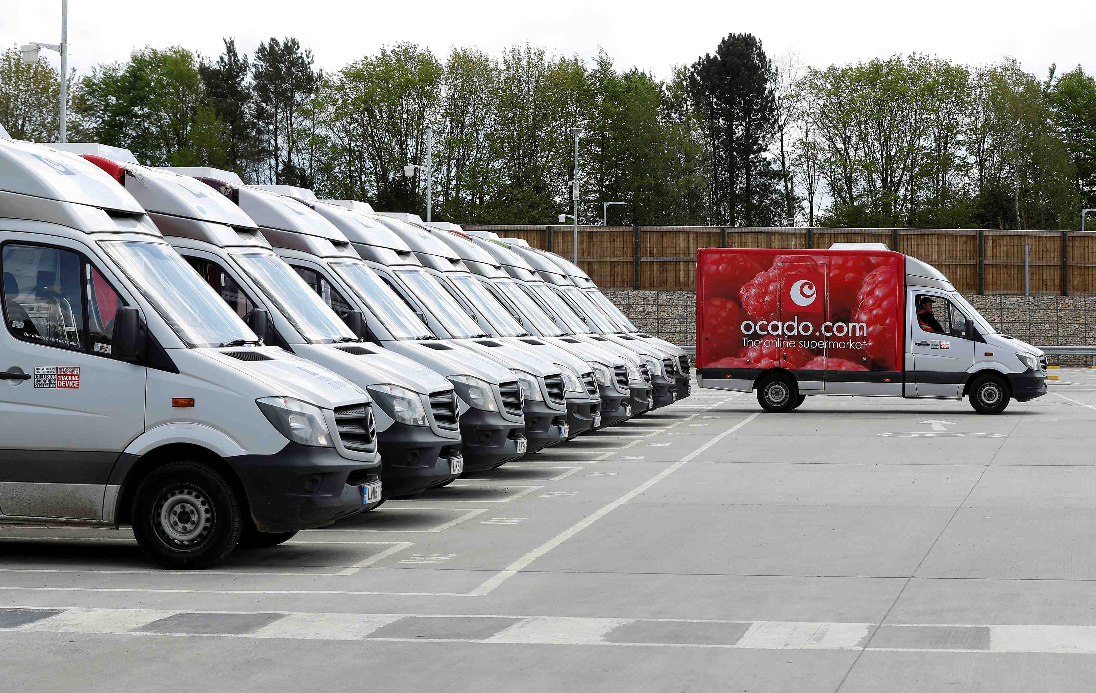 Ocado confiant pour sa croissance malgre l'incendie d'un entrepot