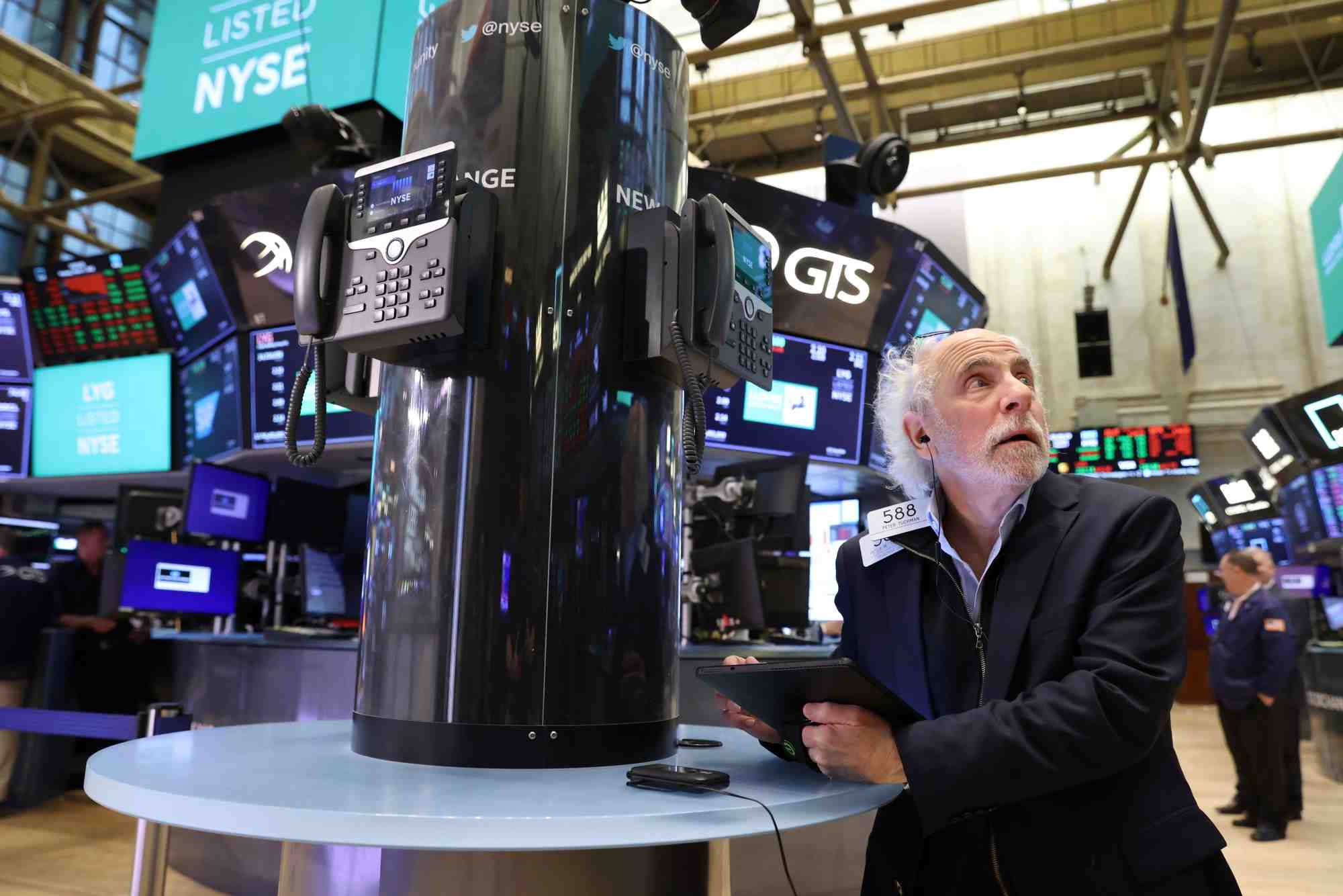 Wall street hesite a l'ouverture