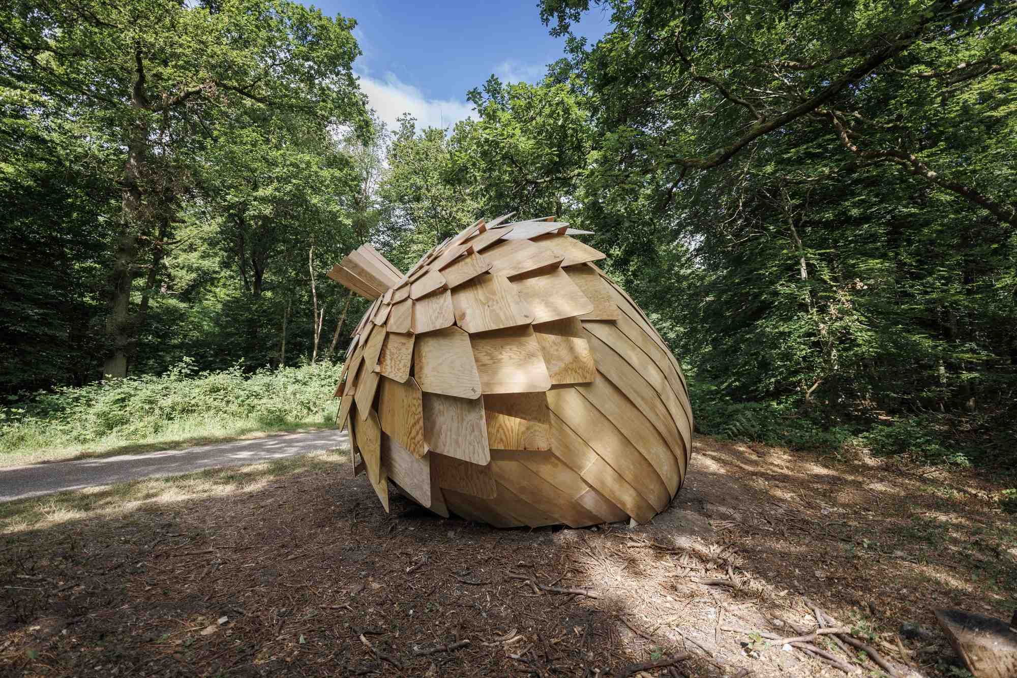 "Le monde dans un gland" de Linfeng Zhou