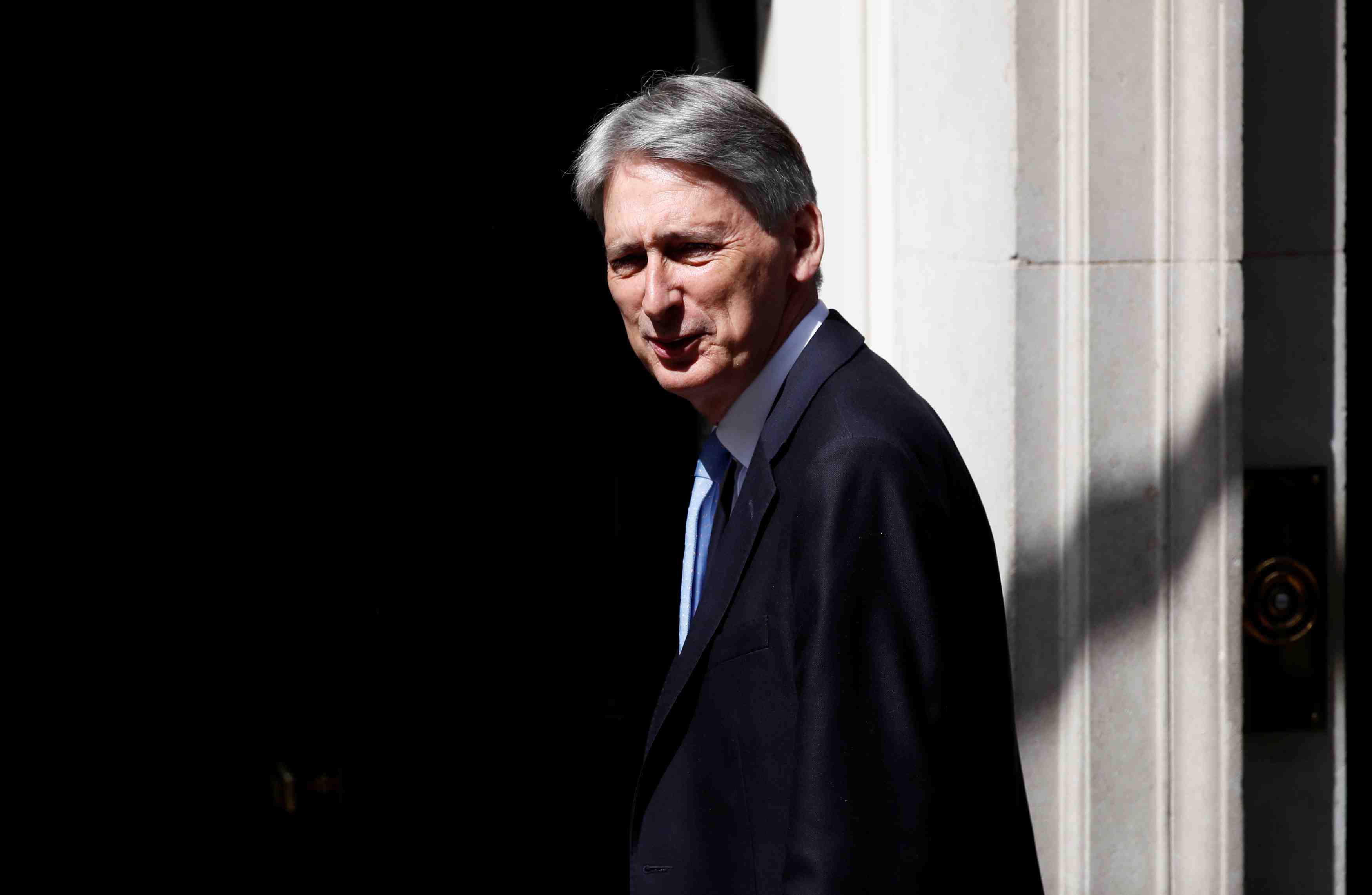Hammond va defendre un maintien du royaume-uni dans l'union douaniere