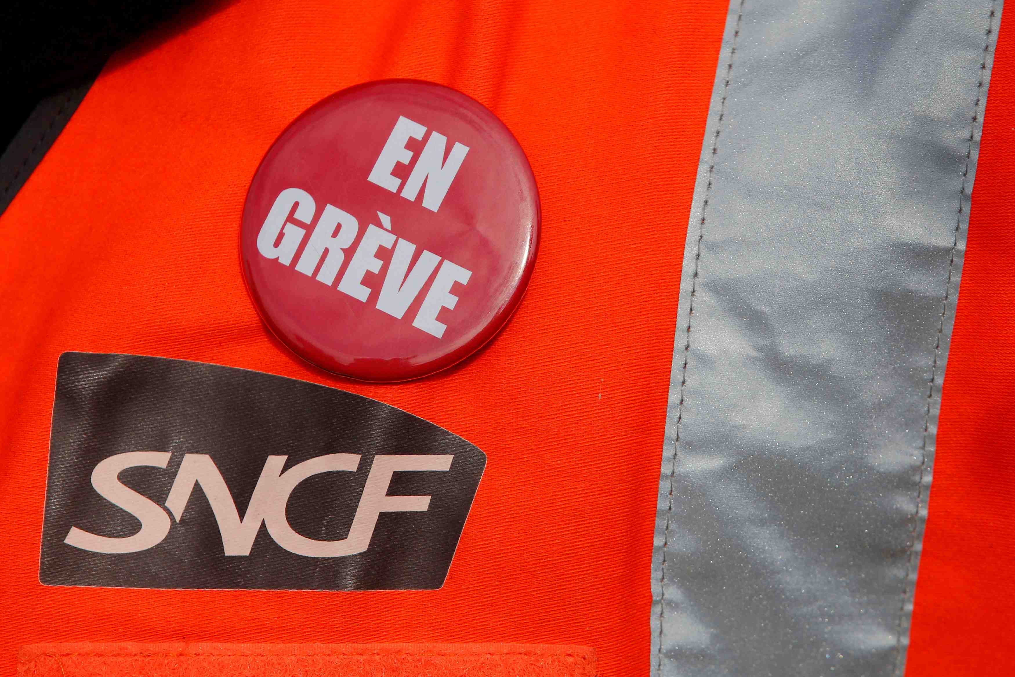 Les syndicats de la sncf gardent la greve pour plus tard