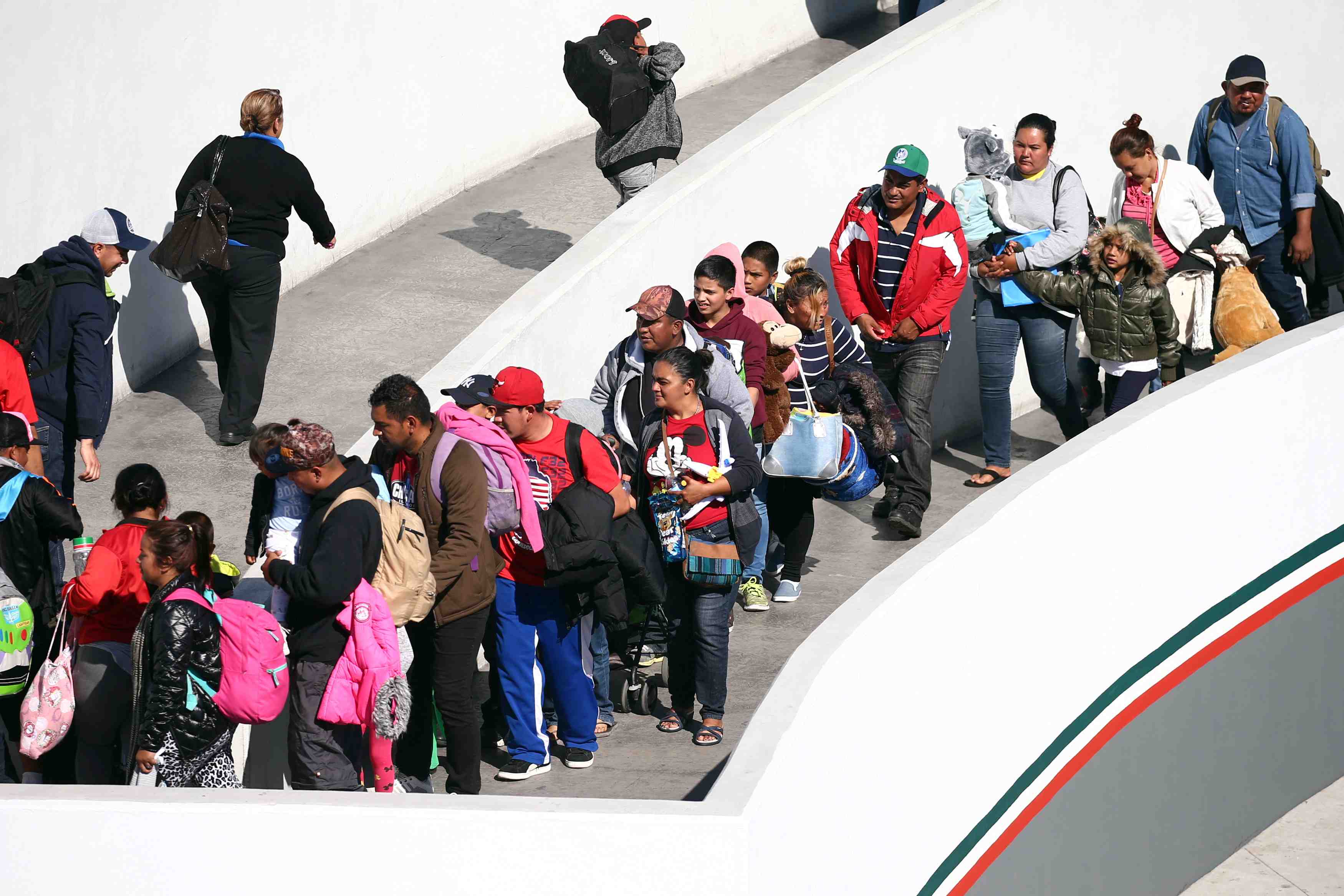 Un groupe de migrants de la "caravane" entre aux etats-unis