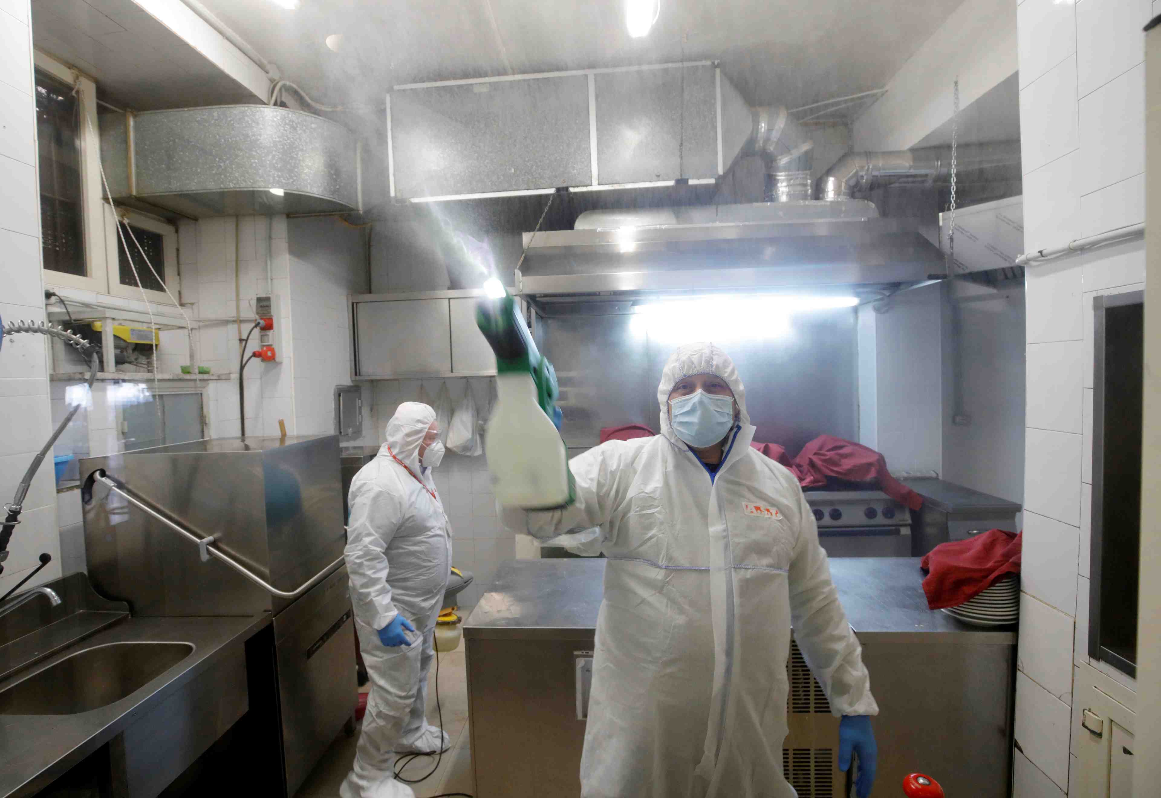 Coronavirus: les deces en hausse mais les cas en baisse en italie