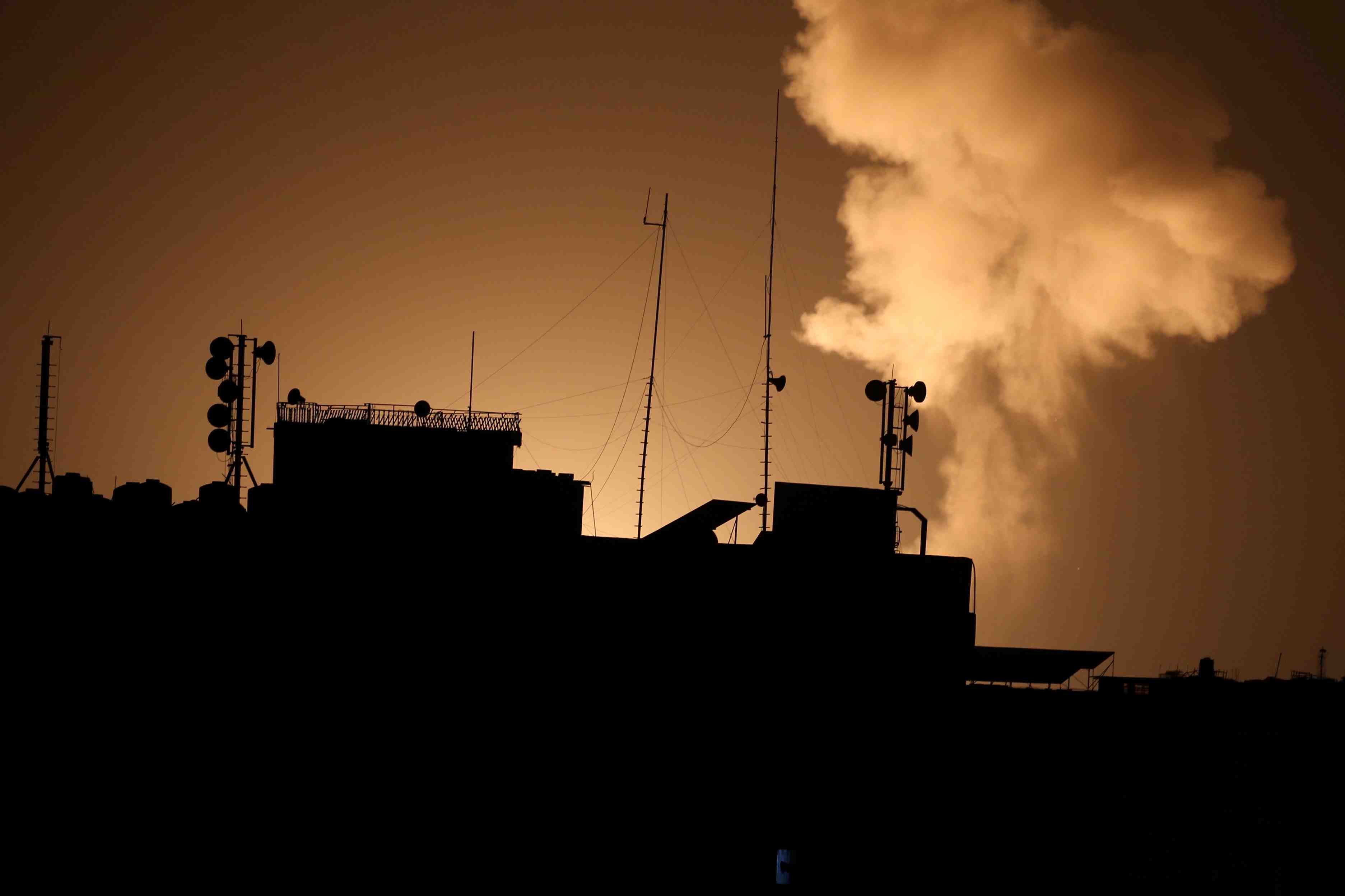 Frappes aeriennes israeliennes sur gaza apres un tir de roquette