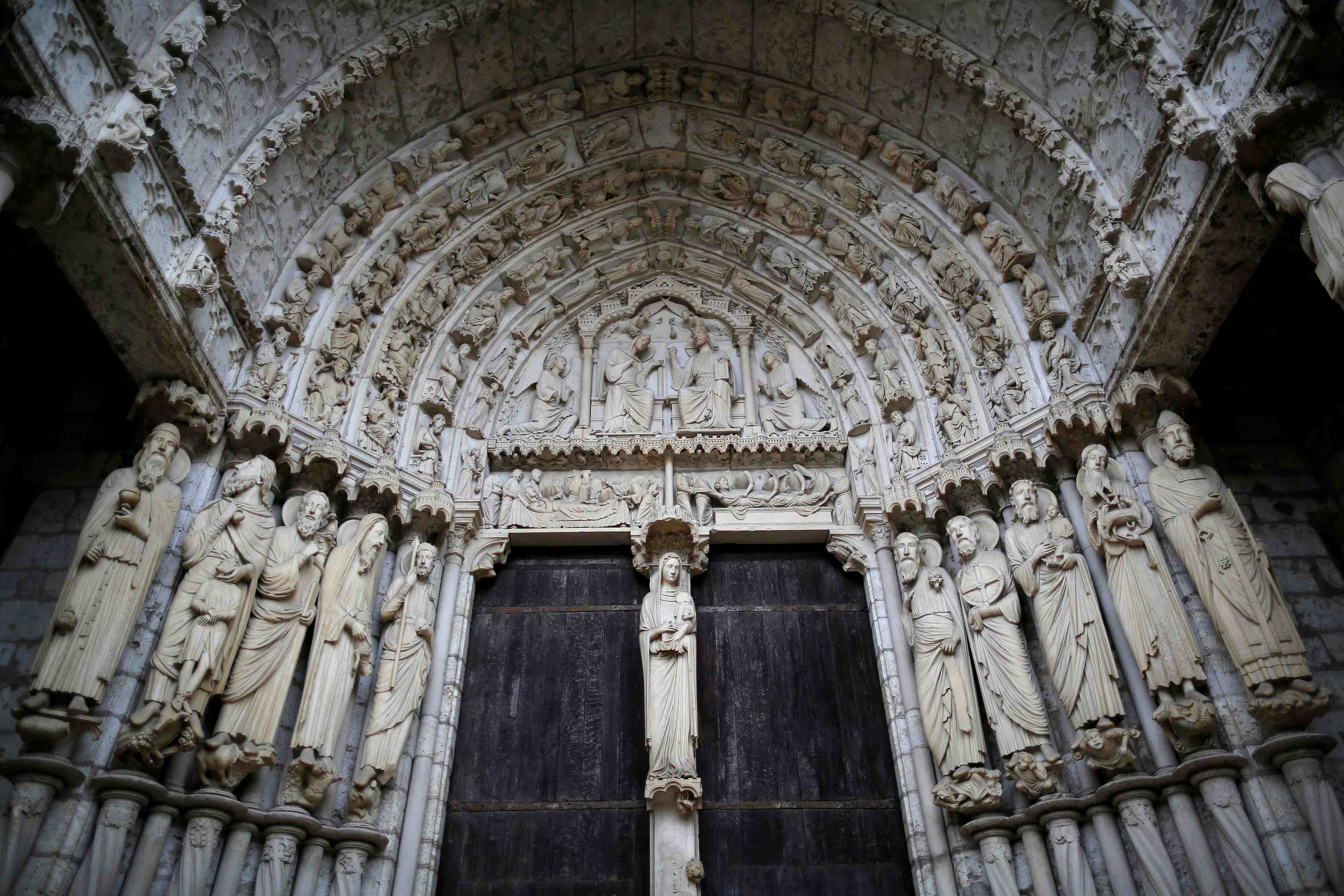 Portes ouvertes mais nefs presque vides, les cathedrales francaises paient le prix fort